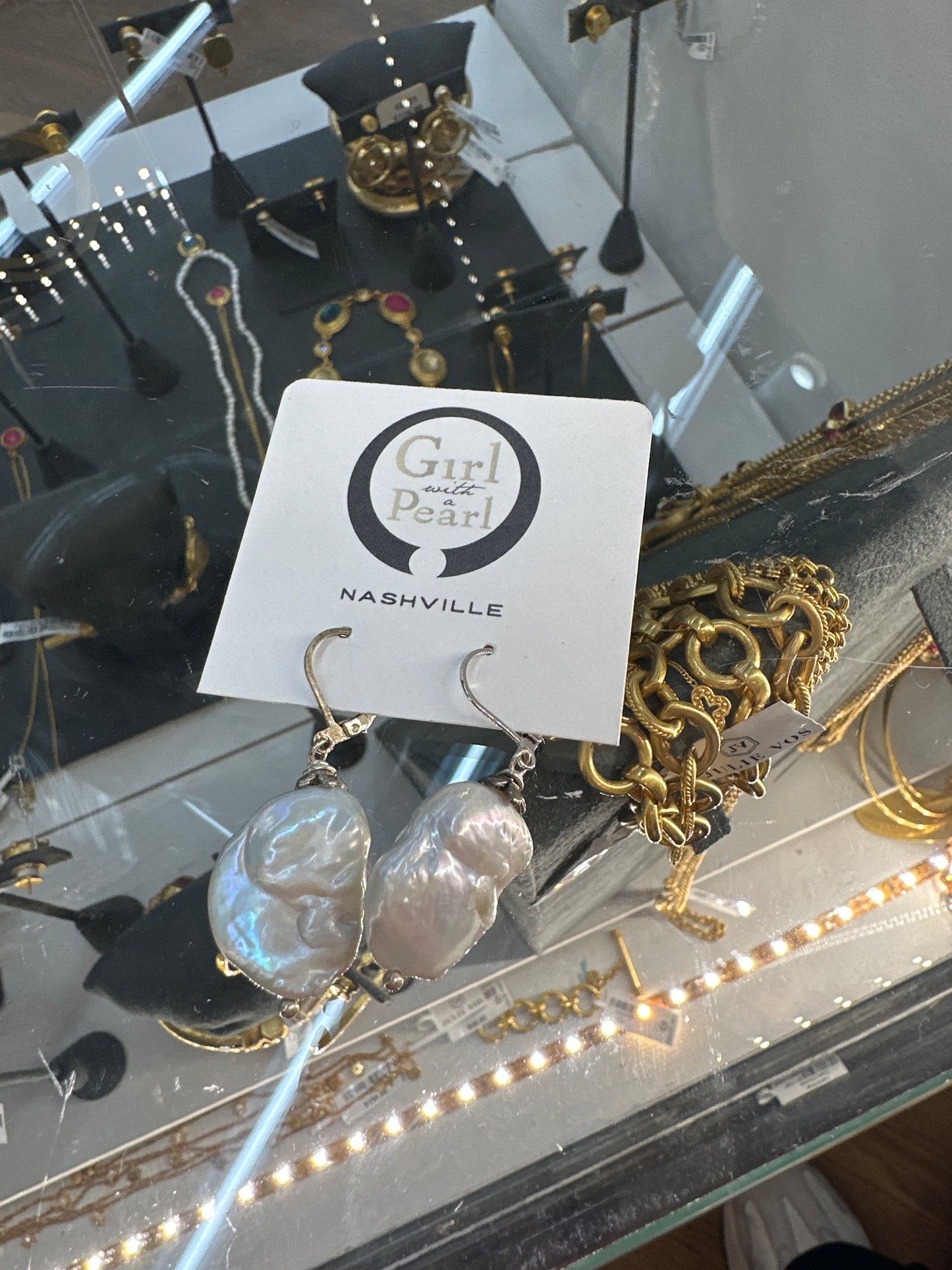 STONE PEARL EARRING WHITE & SILVER