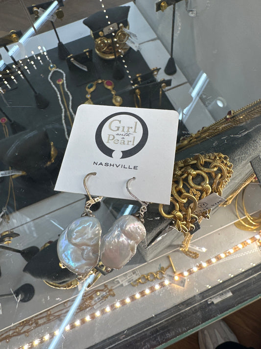 STONE PEARL EARRING WHITE & SILVER