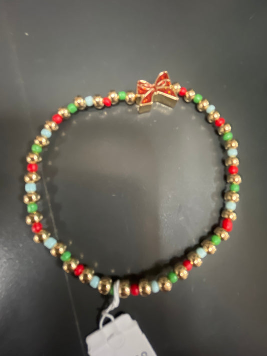 HOLIDAY BEADED BRACELET WITH CHARM