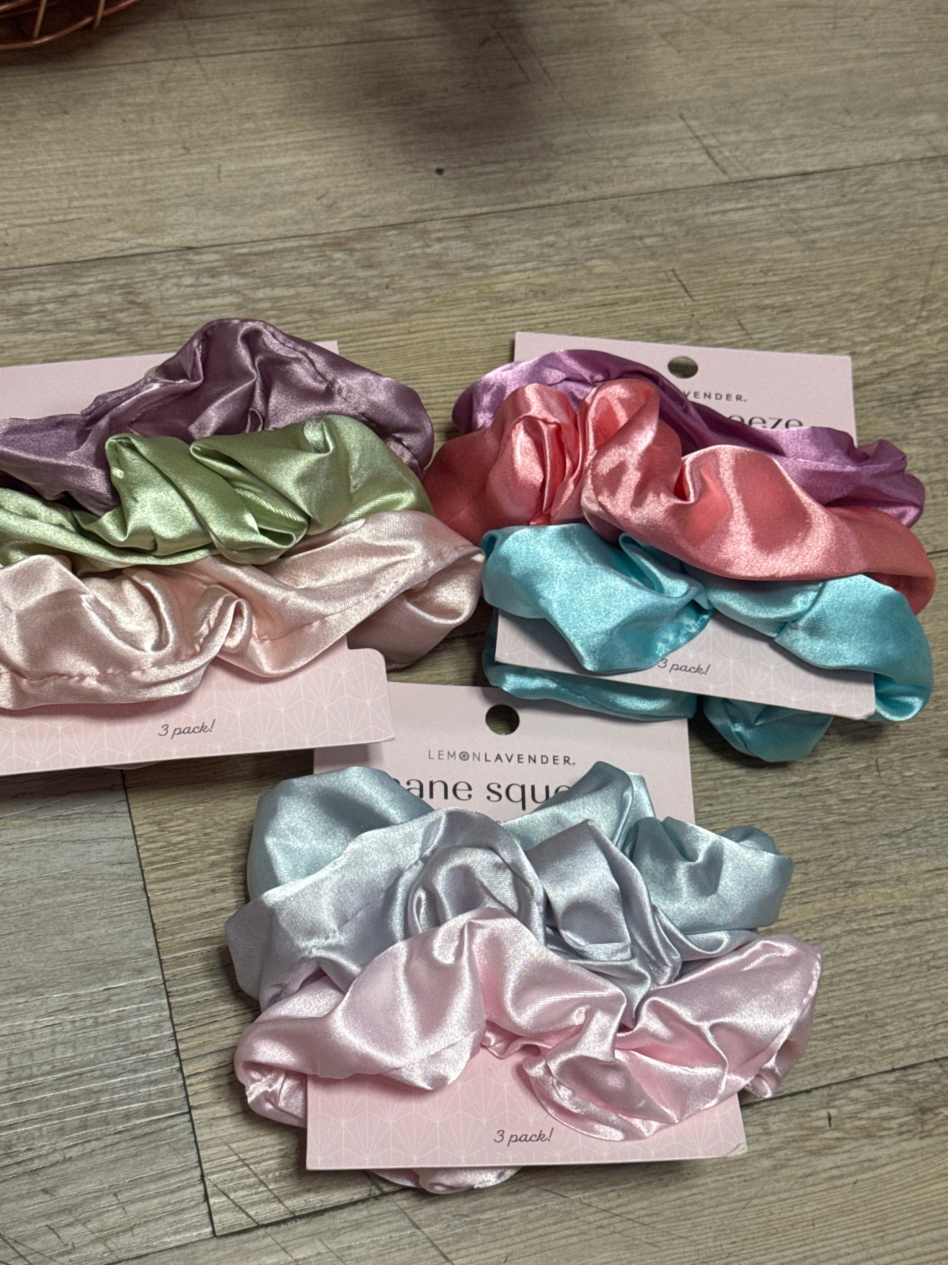 MANE SQUEEZE OVERSIZED SATIN SCRUNCHIE SET