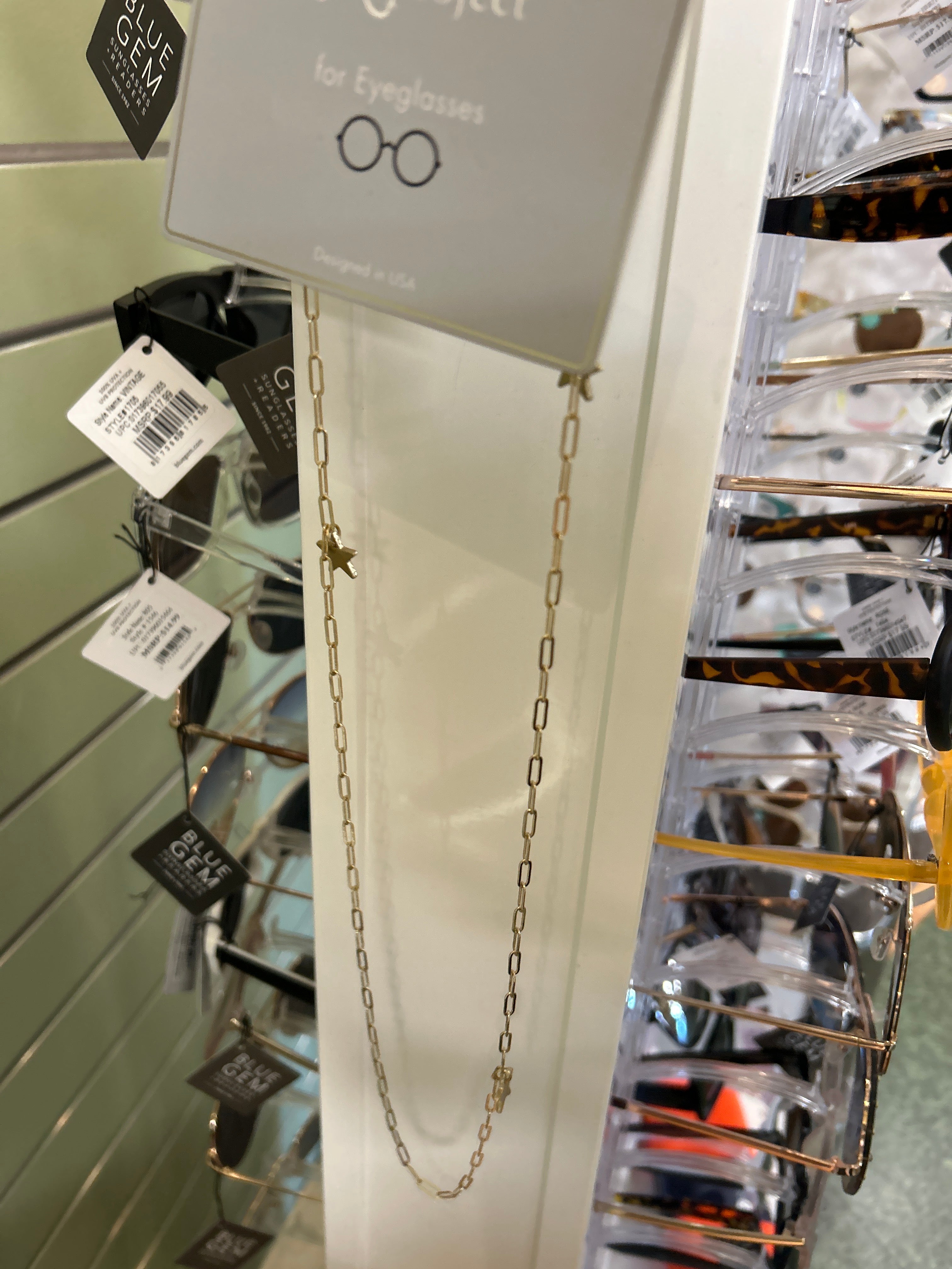 GOLD STAR MASK/GLASSES CHAIN