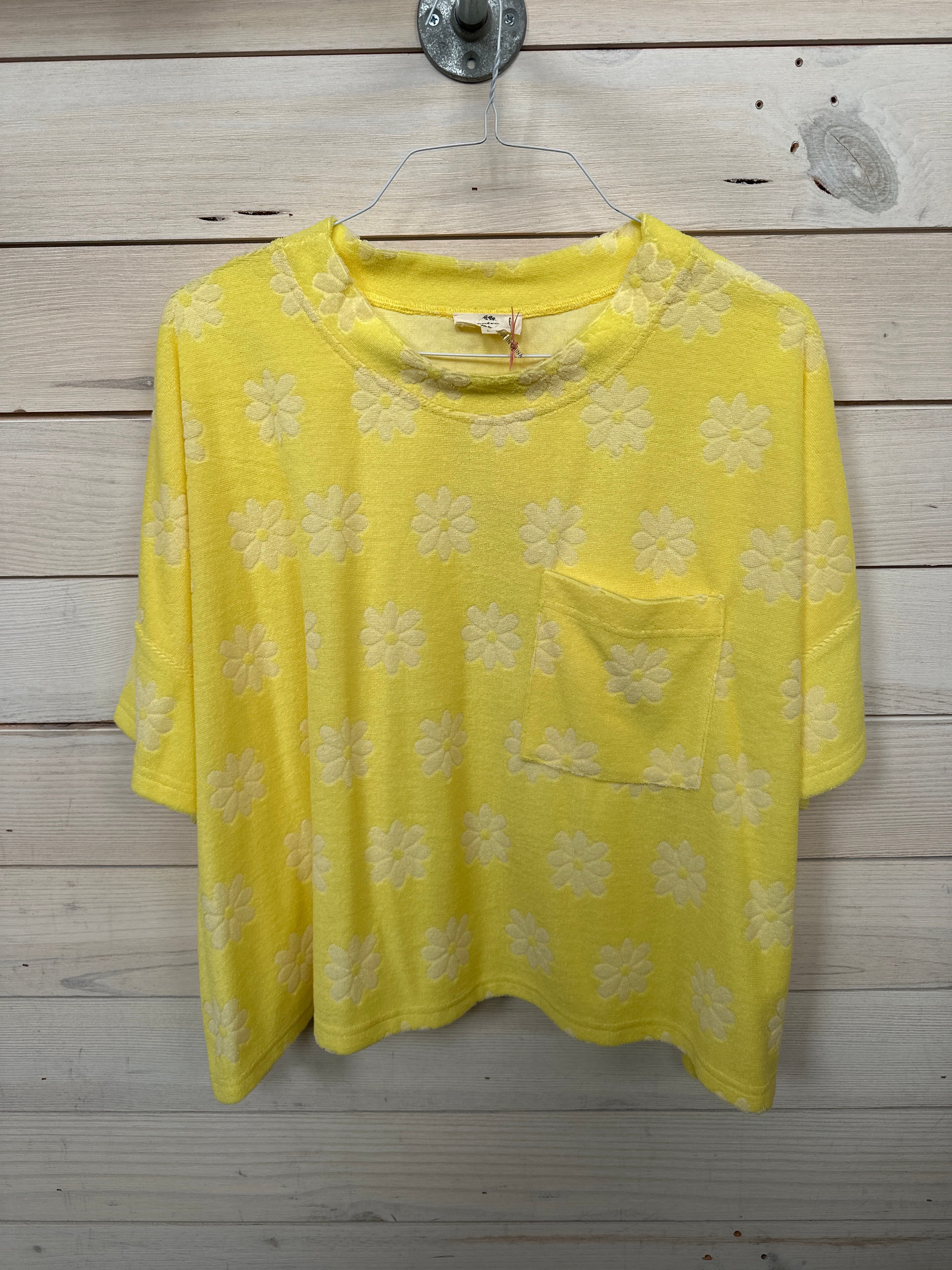 YELLOW BLOUSE W/WHITE FLORAL DETAIL