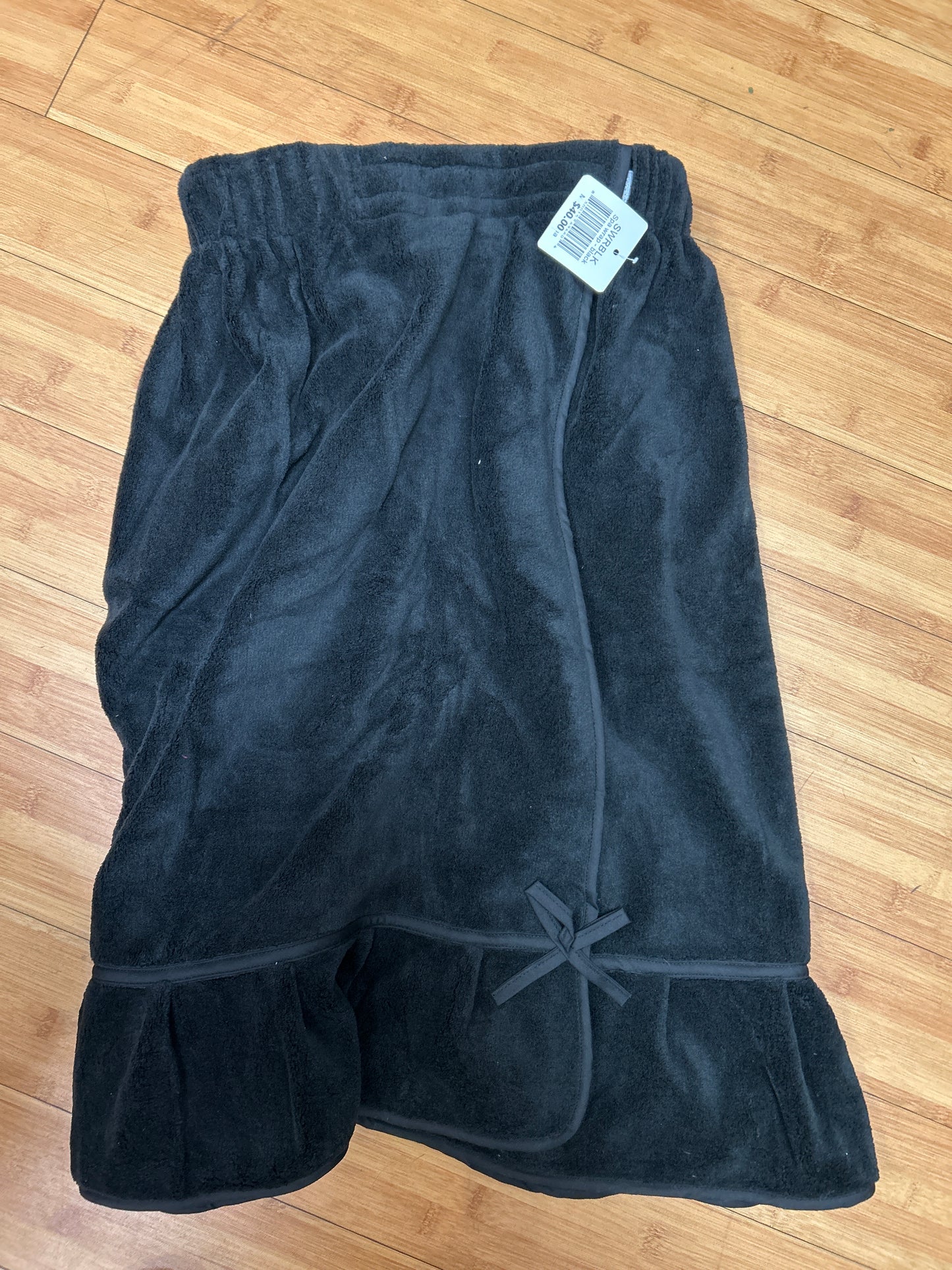 BLACK RUFFLED SPA WRAP