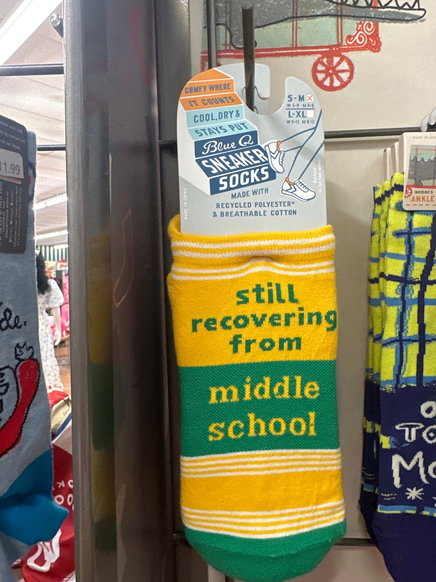 MIDDLE SCHOOL SNEAKER SOCKS - S/M