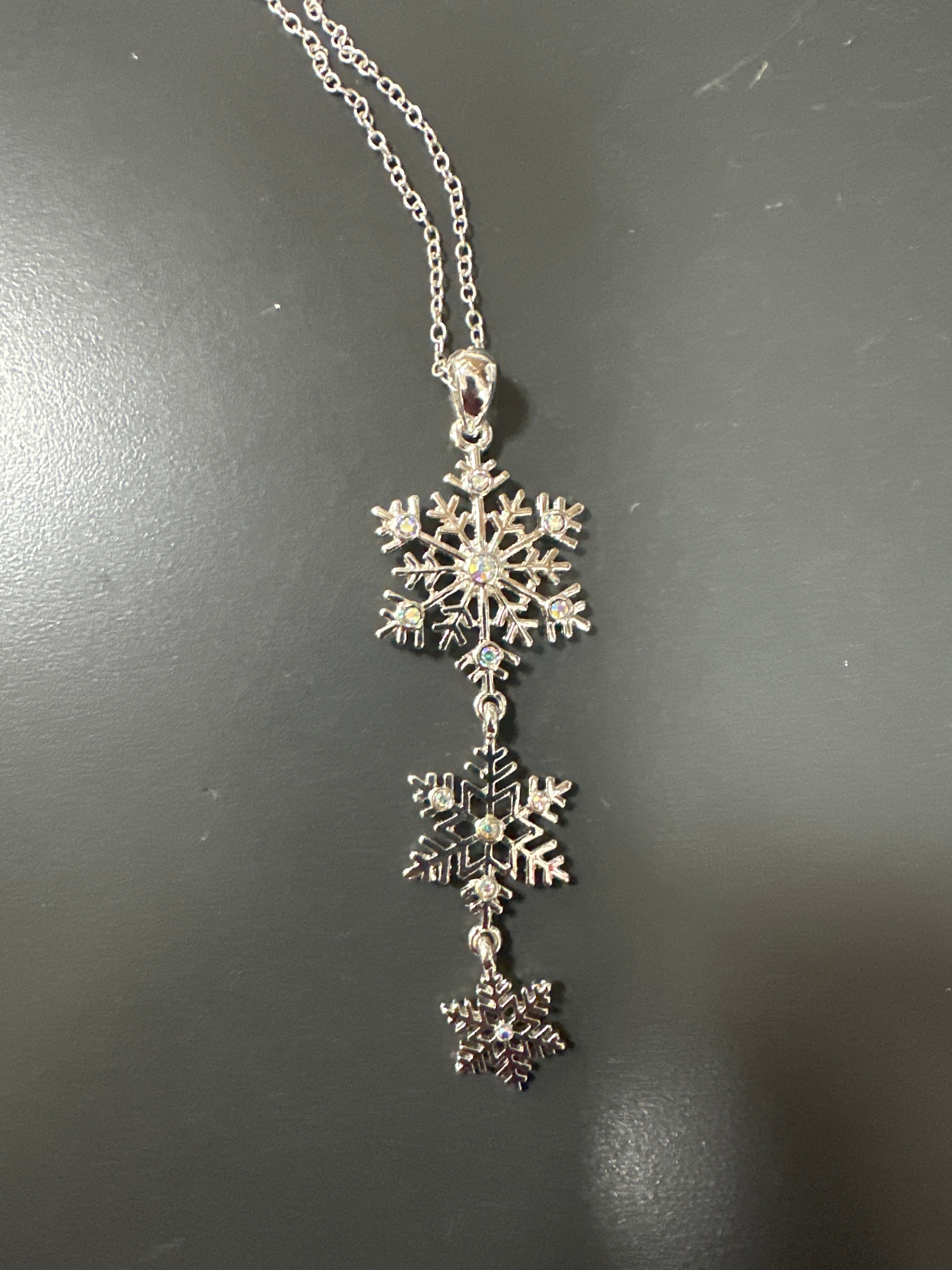 SILVER SNOWFLAKE LONG NECKLACE