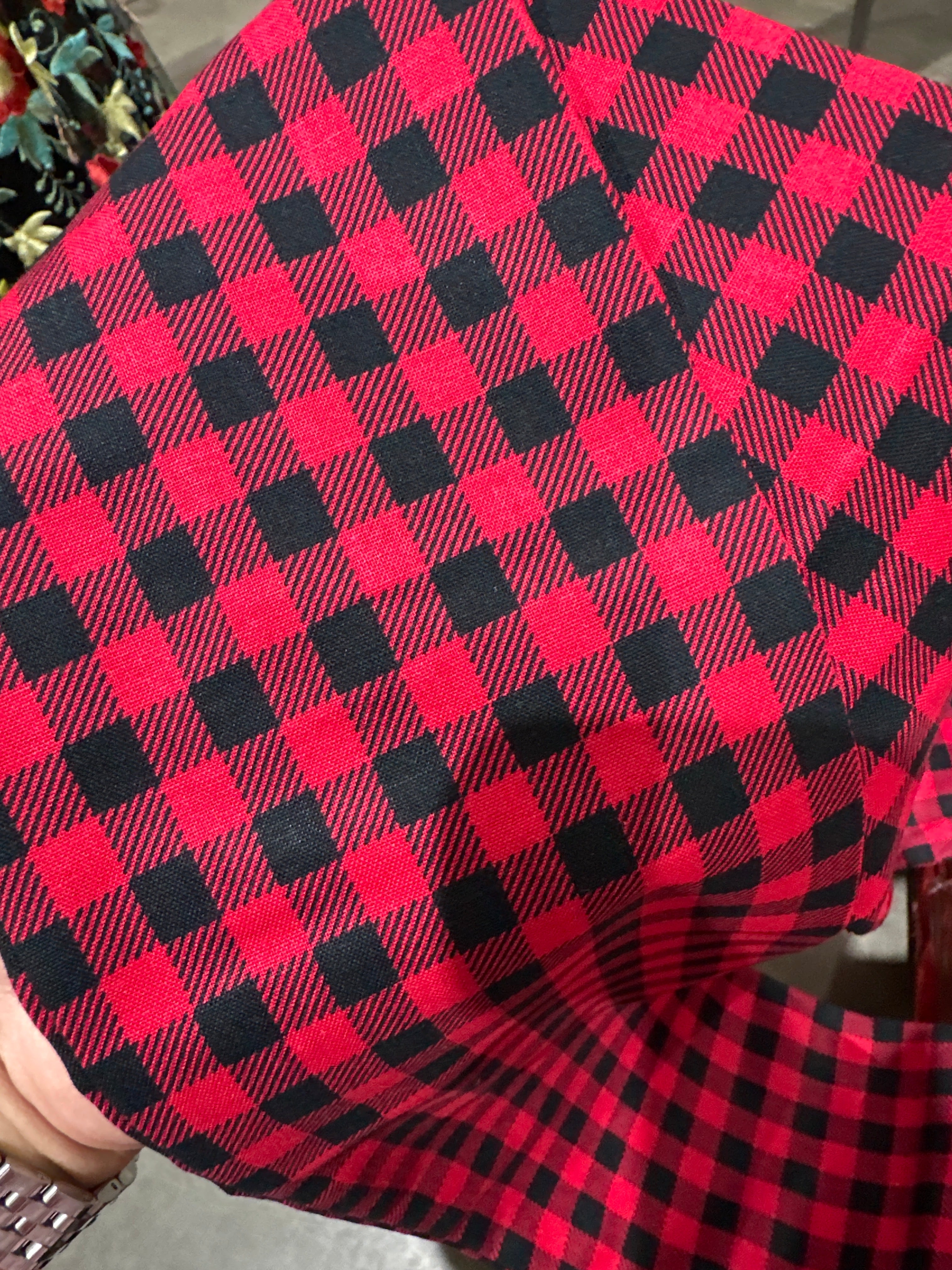 Red/Black Checked Wreath Scarf