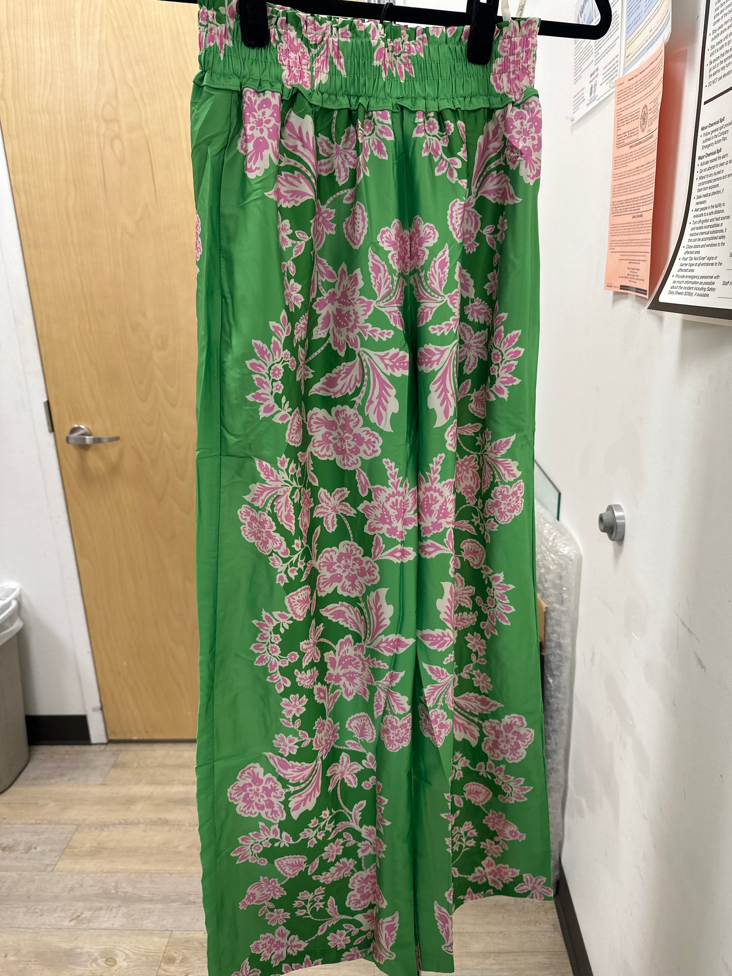 GREEN SATIN FLORAL PRINT WIDE LEG PANTS