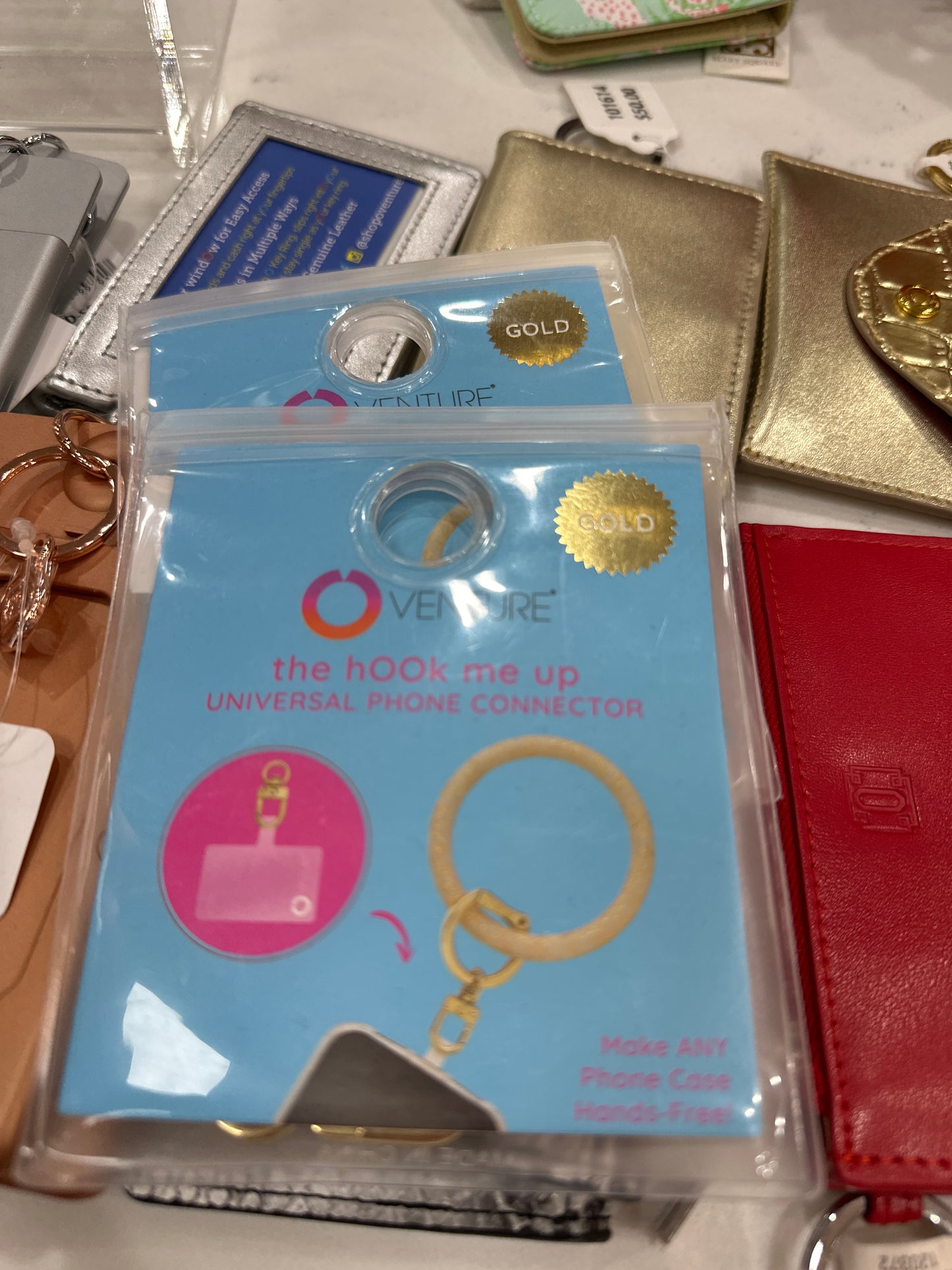 HOOK ME UP PHONE CONNECTOR - GOLD