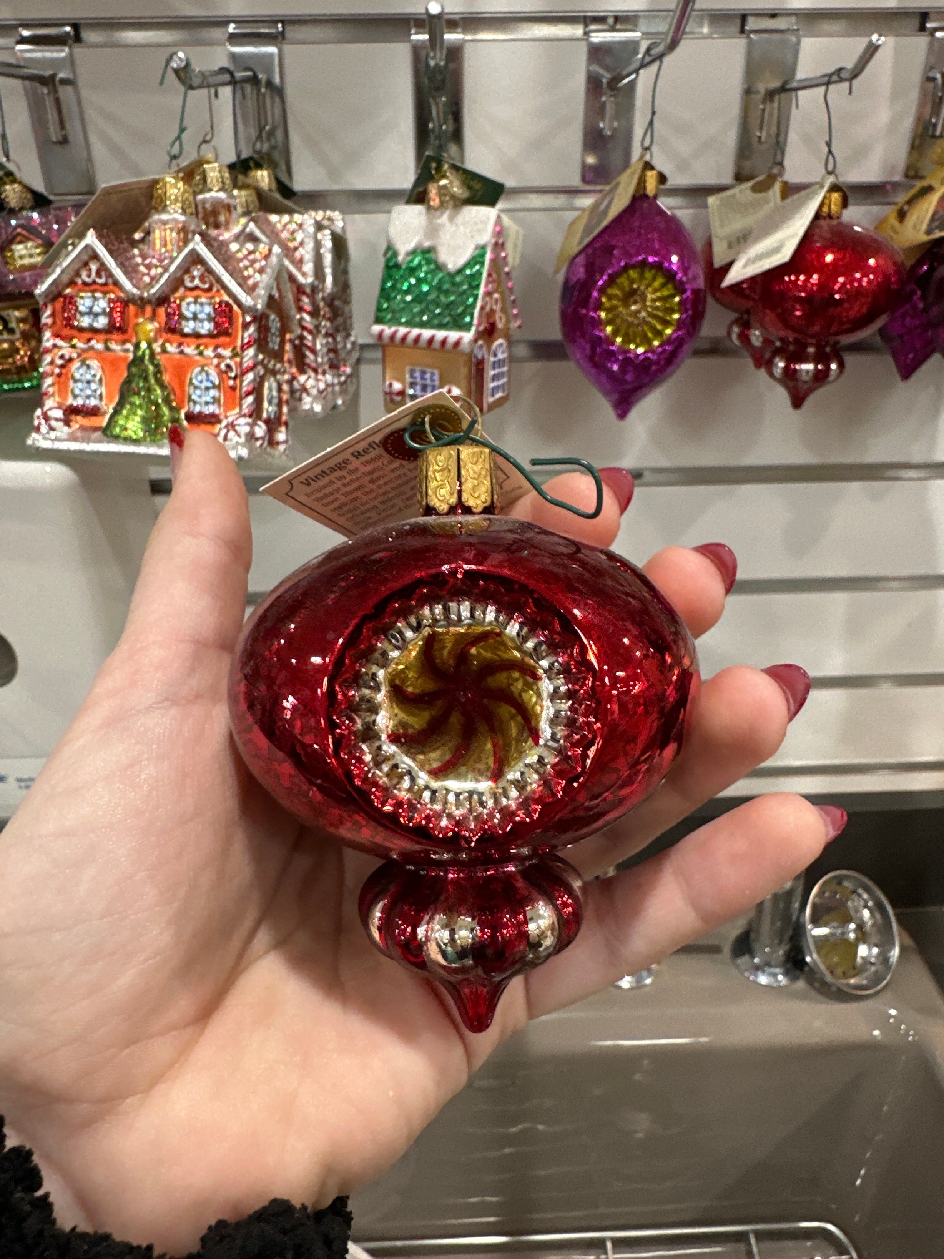 CHRISTMAS ORNAMENT VINTAGE REFLECTION