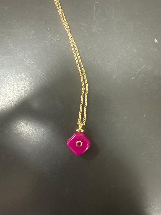 GOLD CHAIN WITH DARK PINK DIAMOND SHAPED STONE
