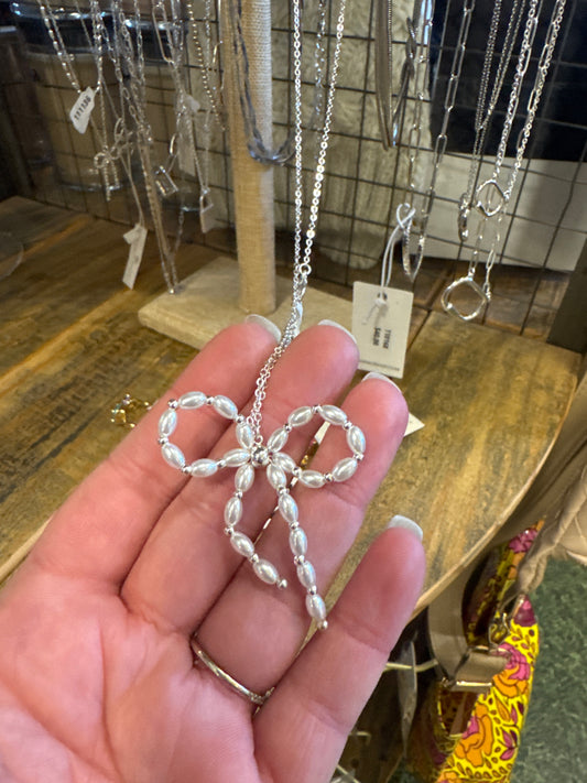 SILVER CHAIN W/PEARL &SILVER BOW NECKLACE