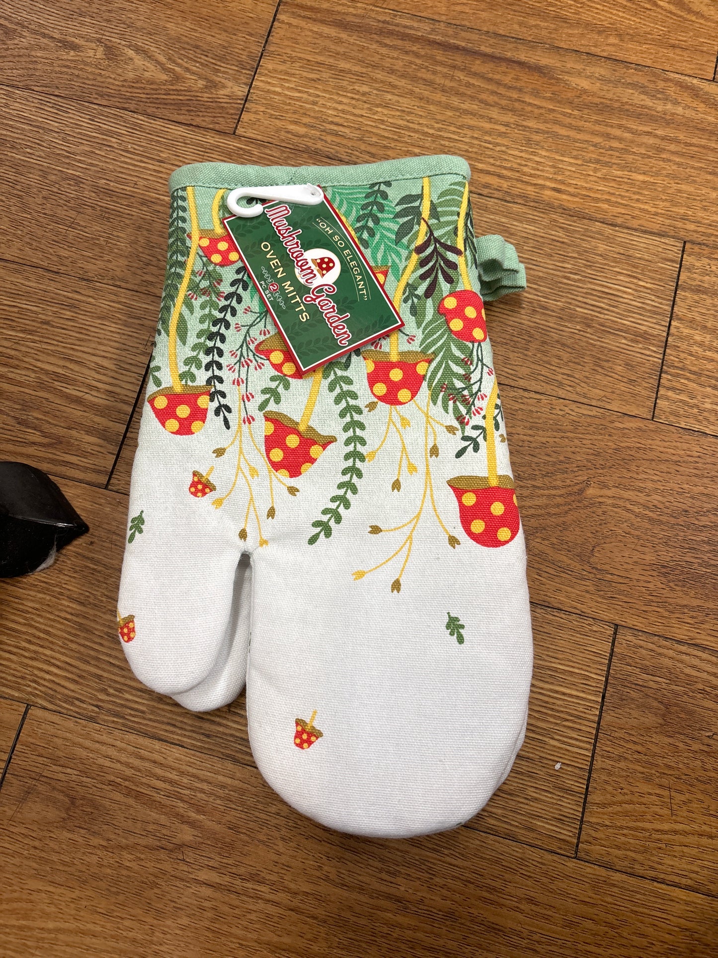 MUSHROOM GARDEN OVEN MITTS