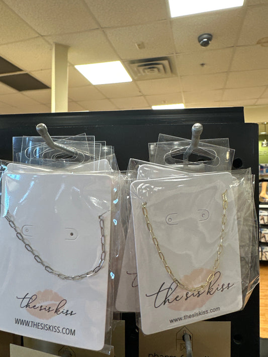 THE SIS KISS CHAIN NECKLACE