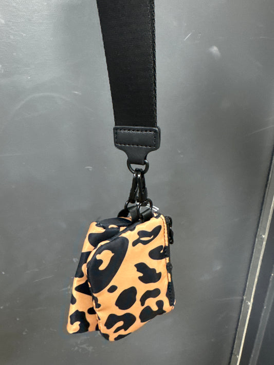 WRISTLET W/DOUBLE COIN PURSE