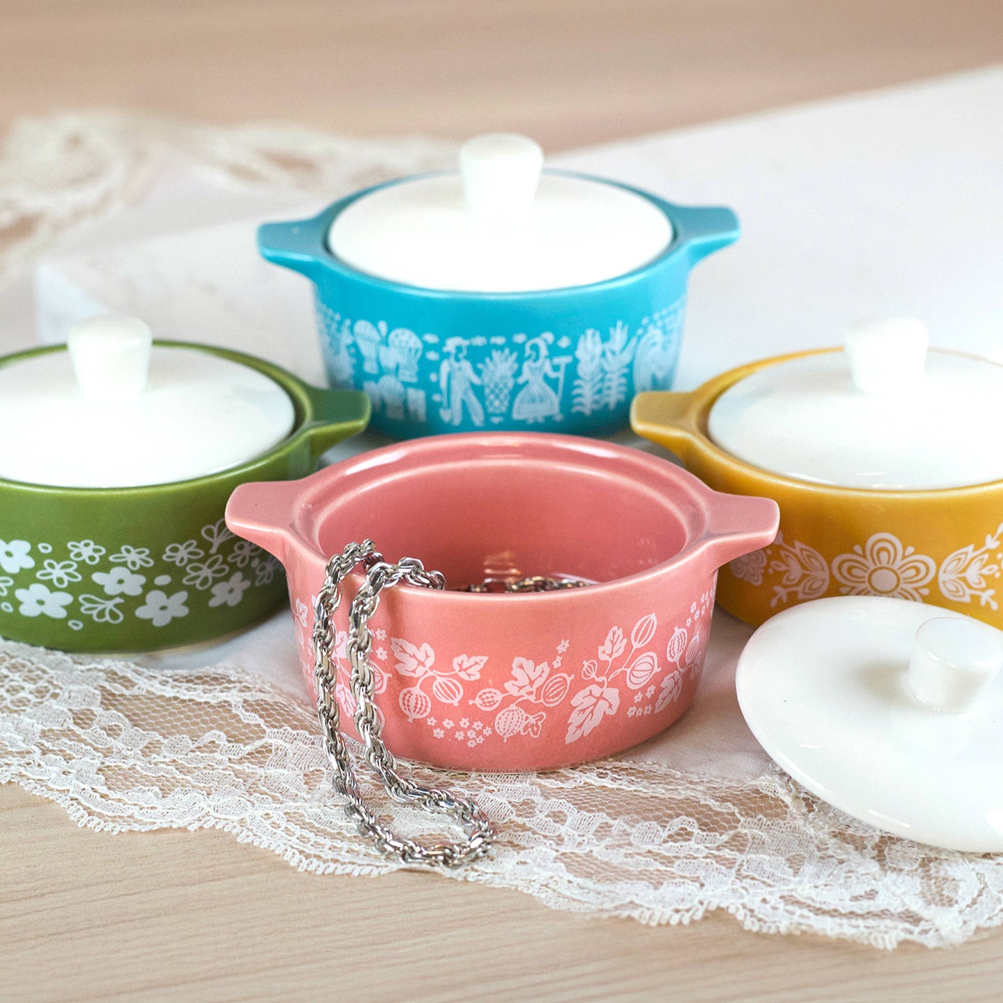 PYREX-INSPIRED GOOSEBERRY CASSEROLE CERAMIC TRINKET BOX