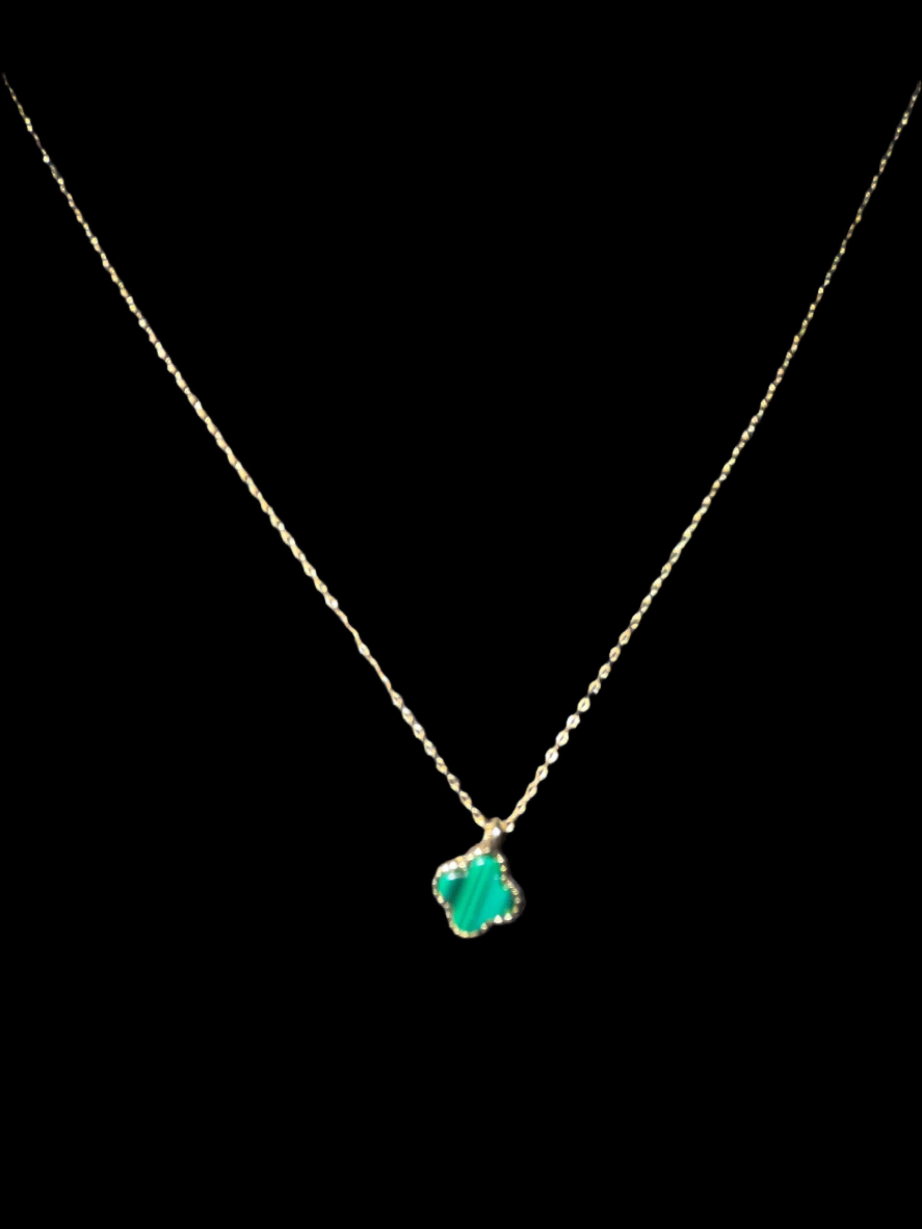 GOLD NECKLACE WITH SMALL GREEN CLOVER PENDANT