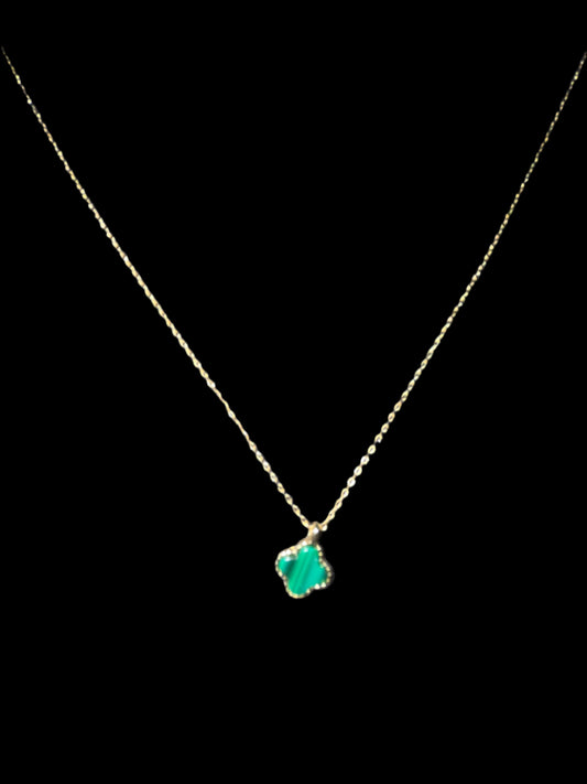 GOLD NECKLACE WITH SMALL GREEN CLOVER PENDANT