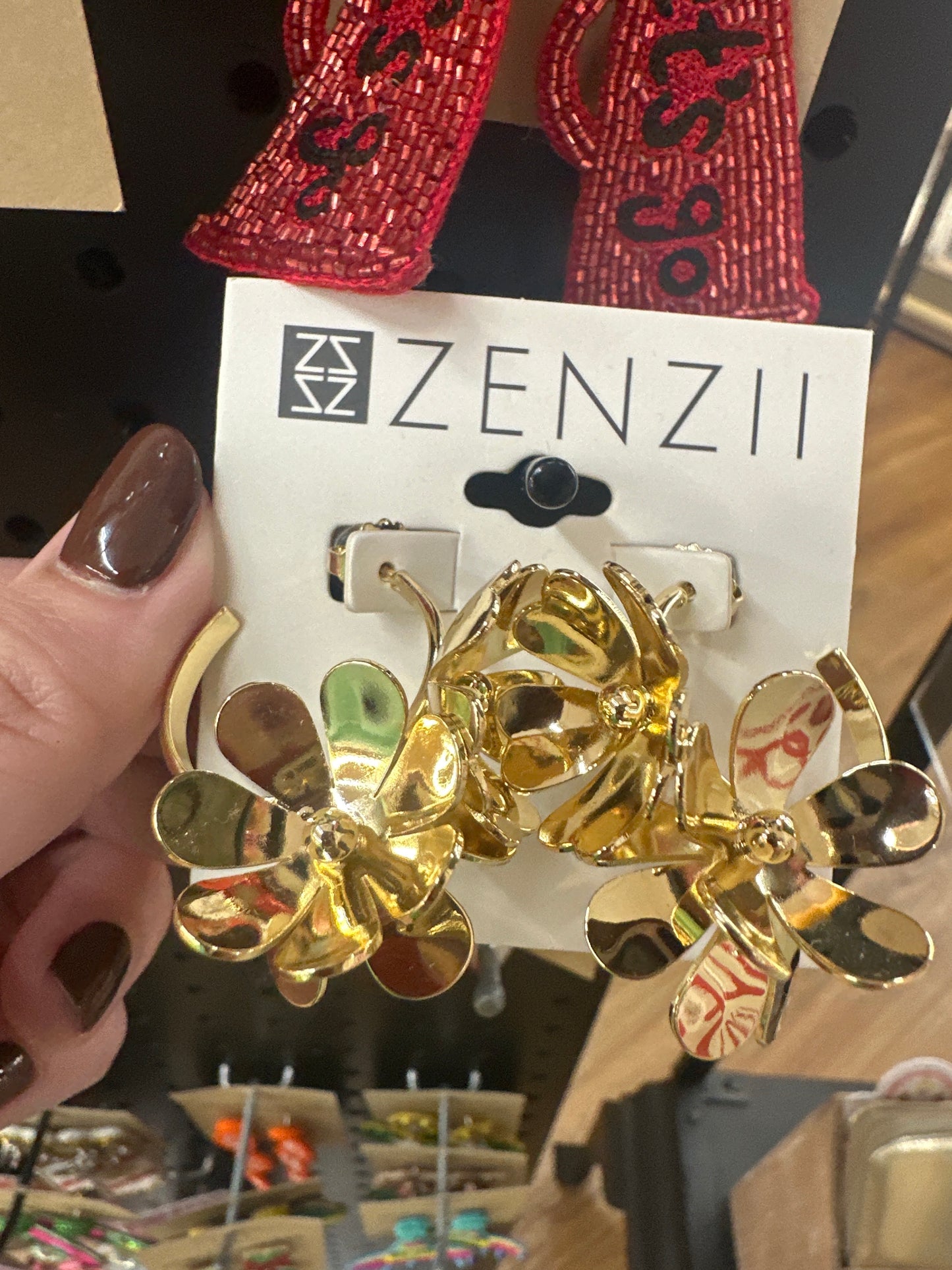 FLOWER CLUSTER HOOP EARRINGS - GOLD