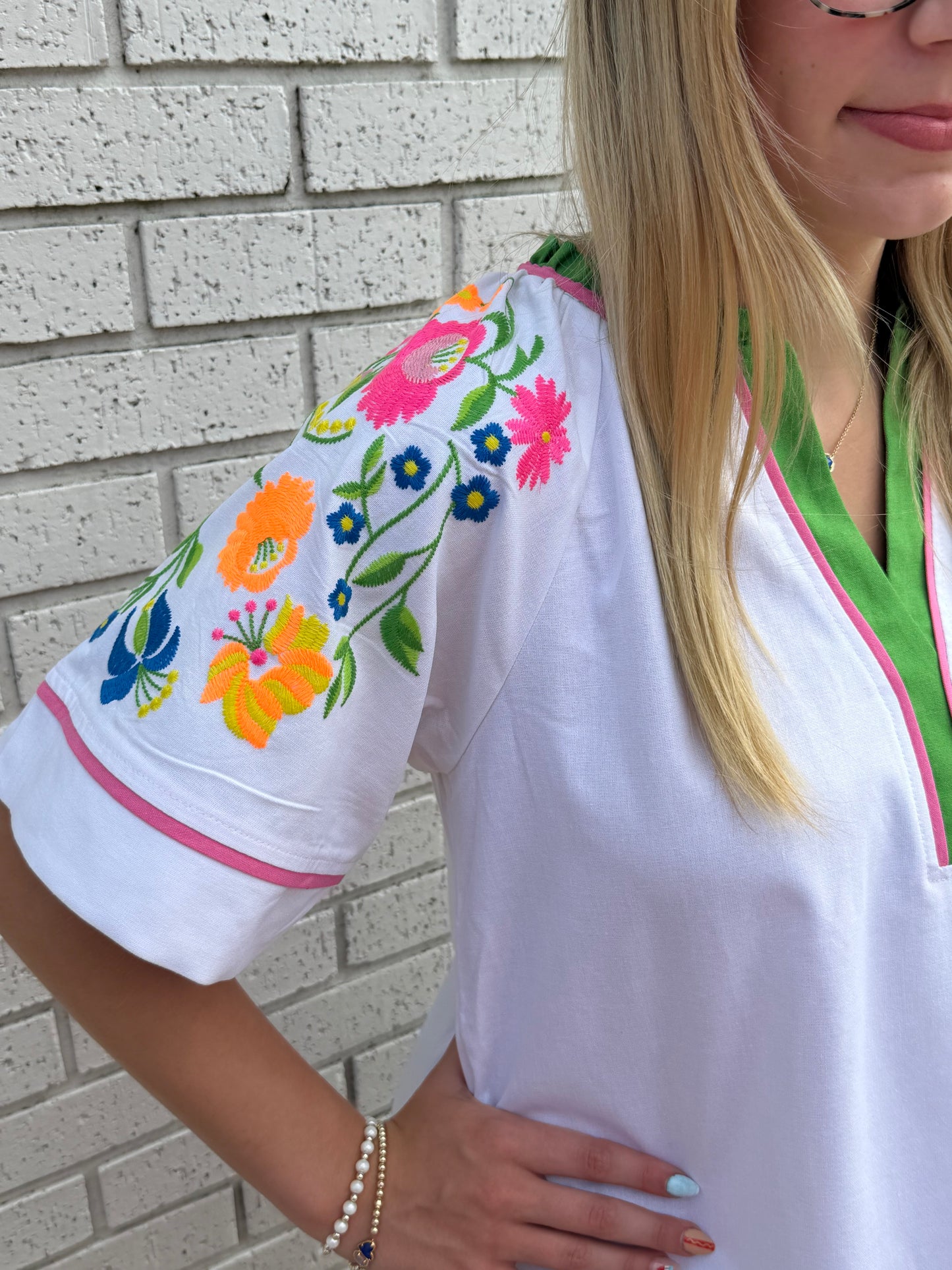 WHITE FLORAL EMBROIDERED RAGLAN TOP W/MULTI COLOR PIPING