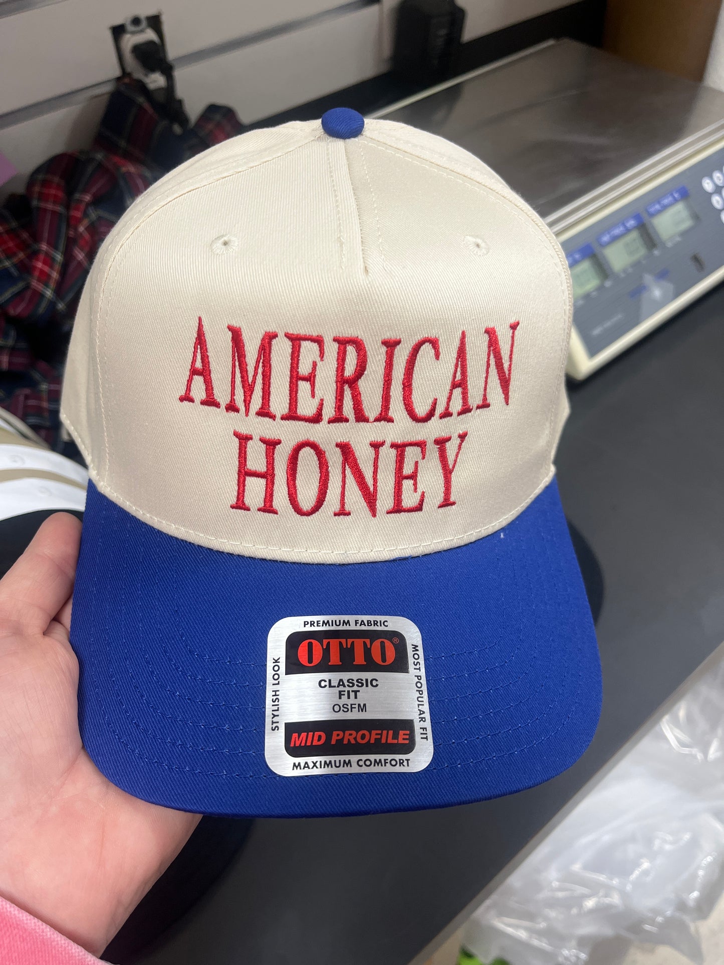 IVORY/BLUE HAT - AMERICAN HONEY