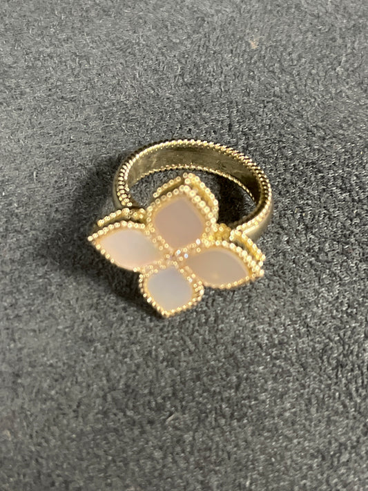 GOLD RING W/LARGE IVORY CLOVER