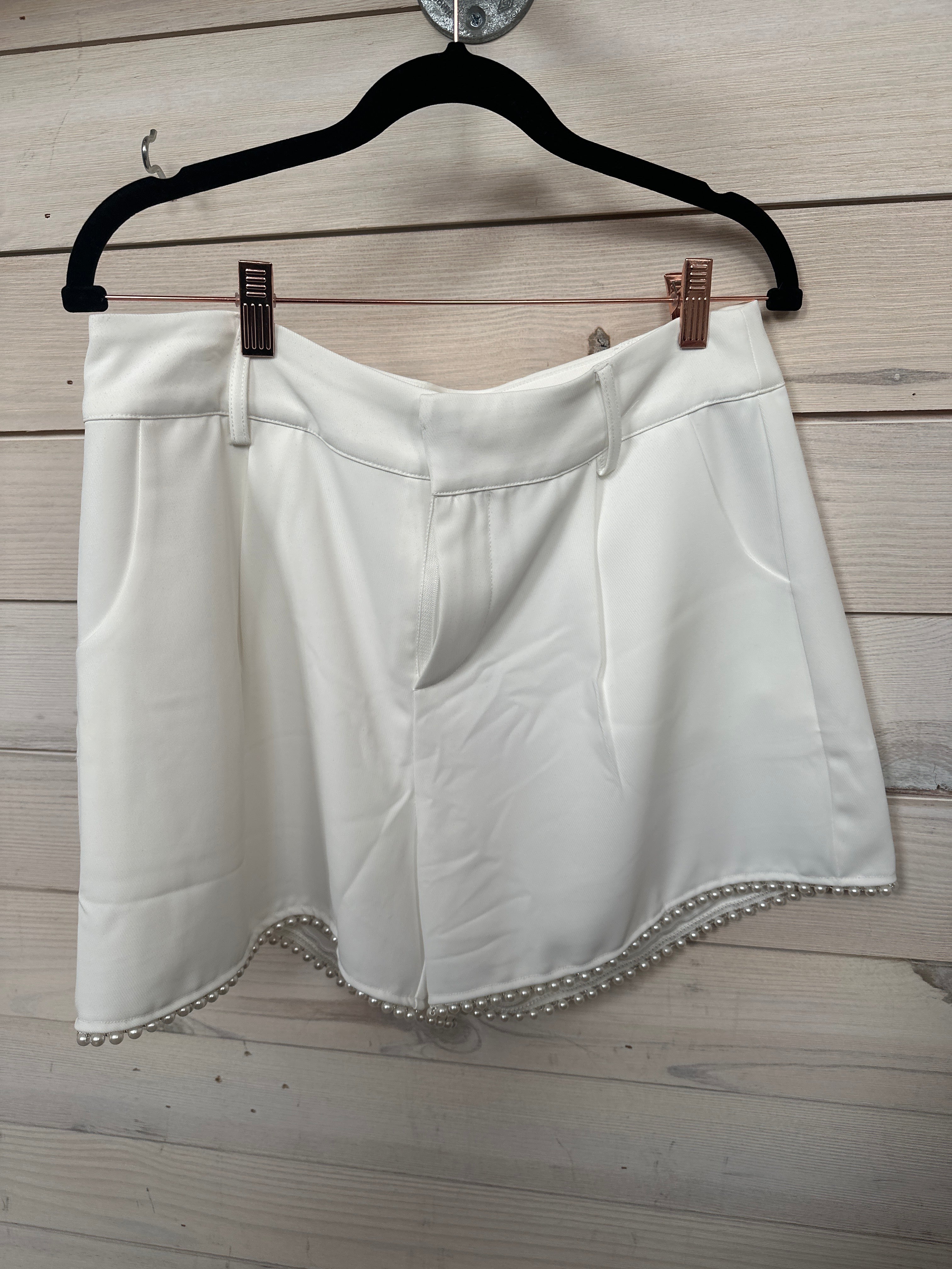 WHITE SHORTS W/PEARL TRIM DETAIL