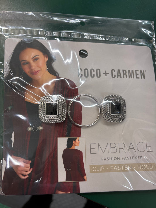 EMBRACE FASHION FASTENER - STUDDED SQUARE