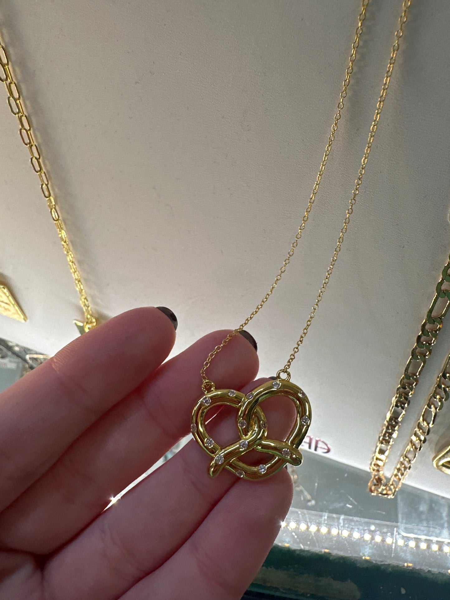 PRETZEL NECKLACE- GOLD