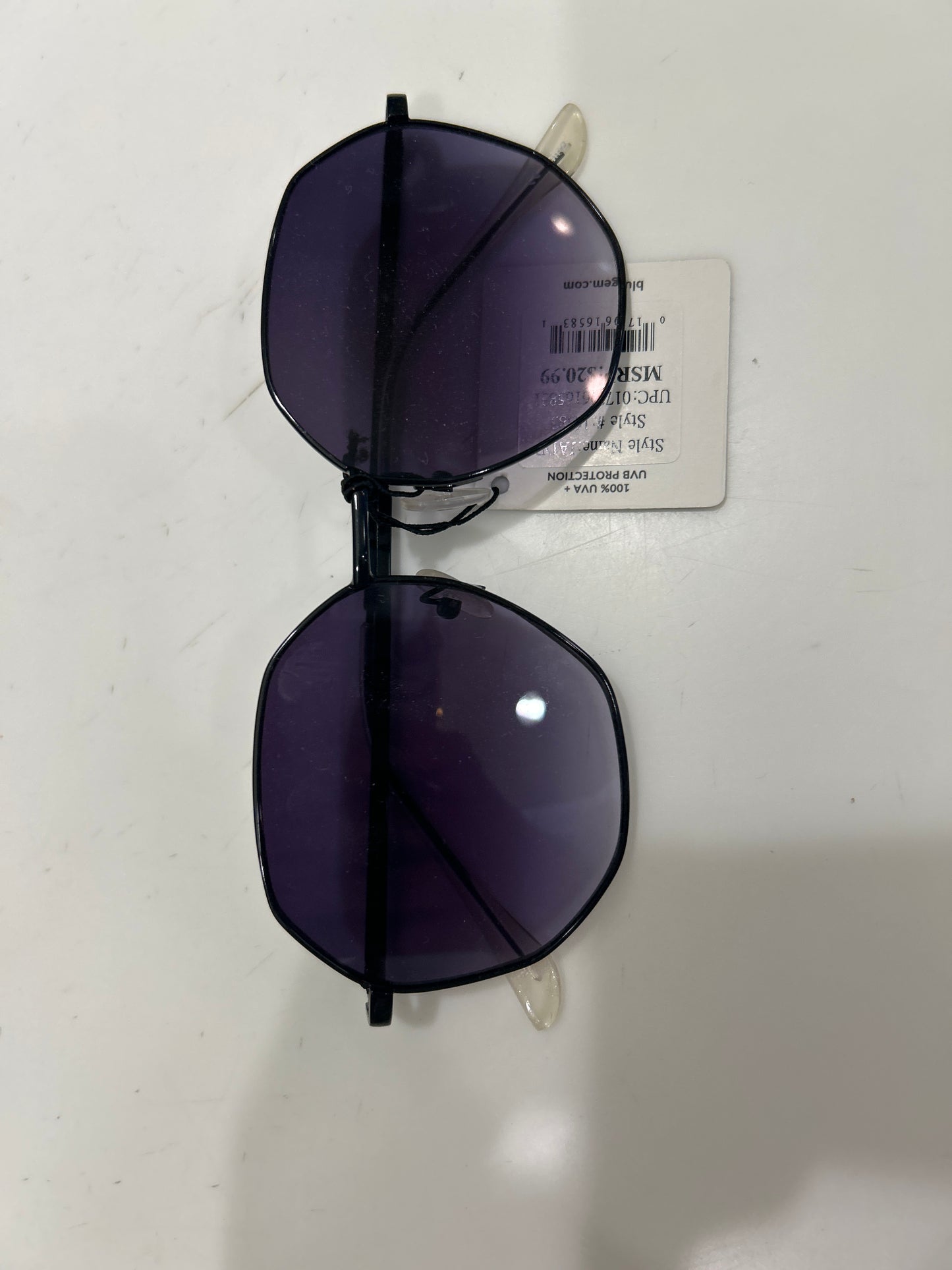 BLACK SUNGLASSES