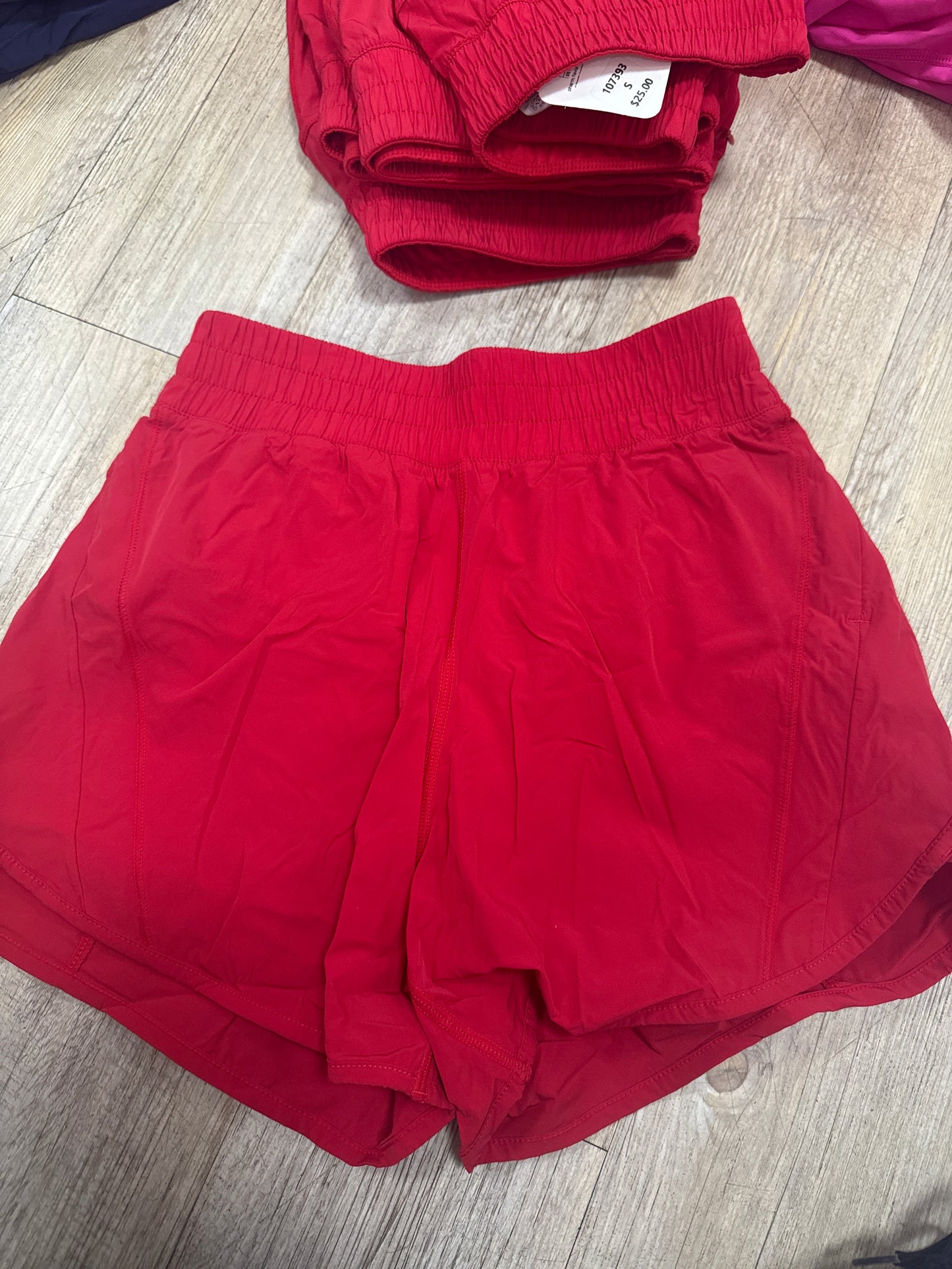 ACTIVE SHORTS - TRUE RED