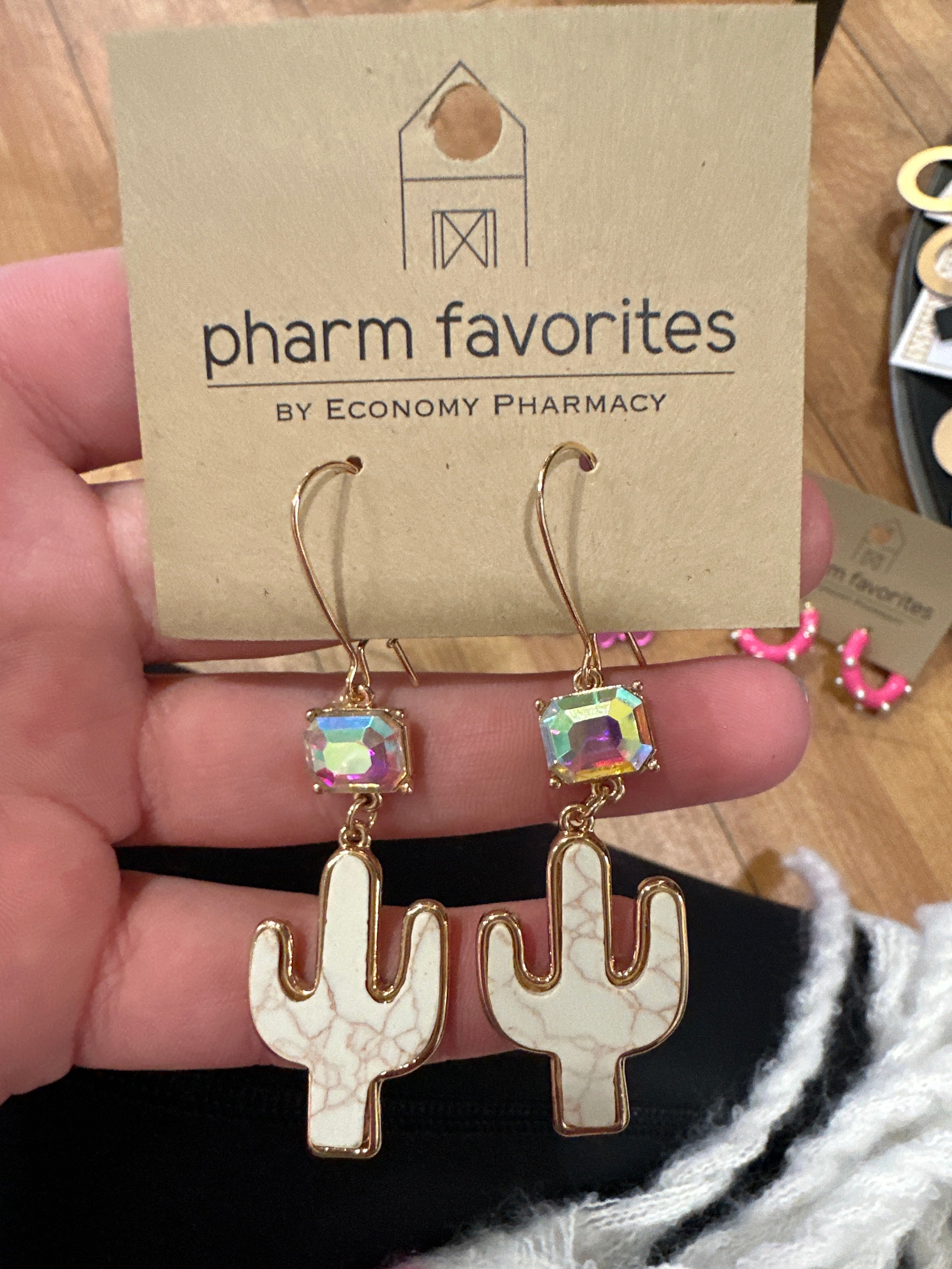 MARBLE CATUS IRD EARRINGS