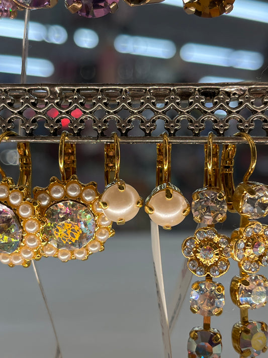 YG PEARL HANGING STUDS