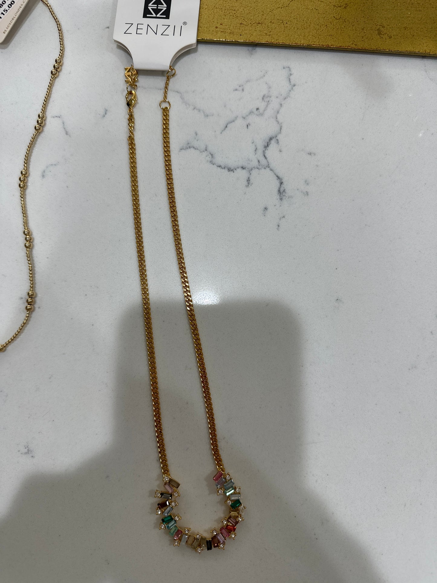 CURB CHAIN NKLC W/ MULTI COLOR HORSESHOE PENDANT