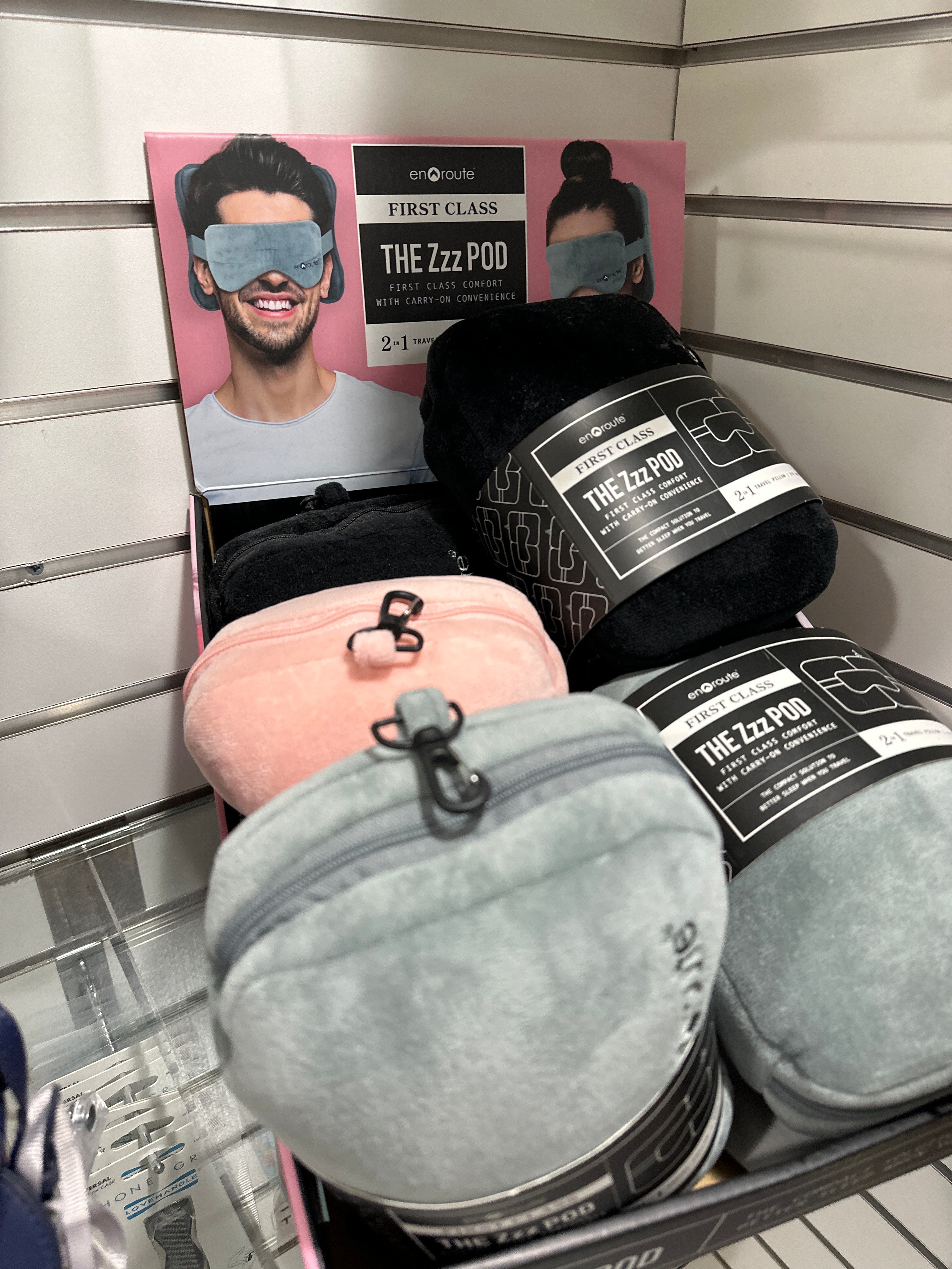THE ZZZ POD 2-IN-1 TRAVEL PILLOW & EYE MASK - PINK