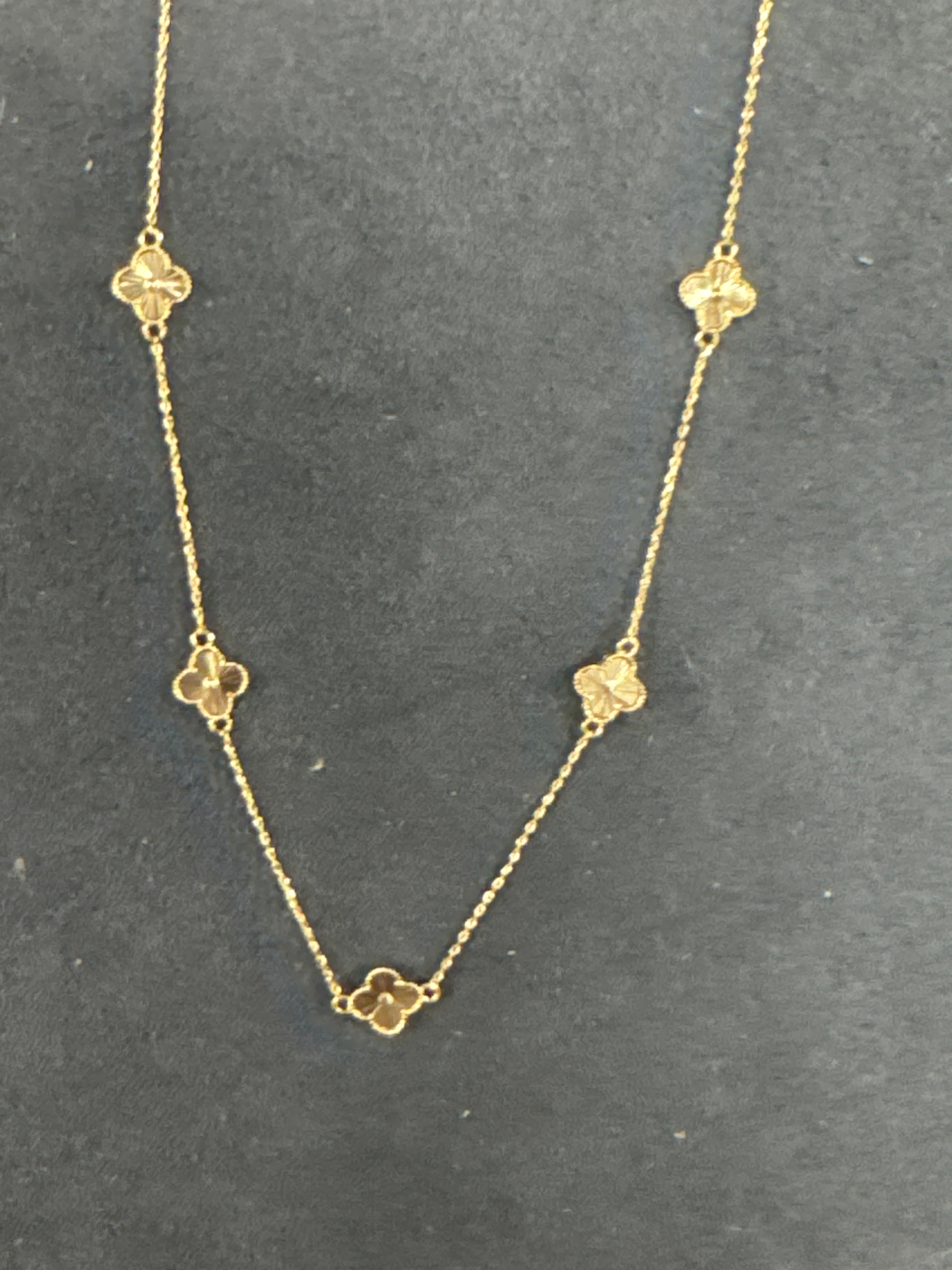 GOLD NECKLACE W/SMALL GOLD CLOVERS