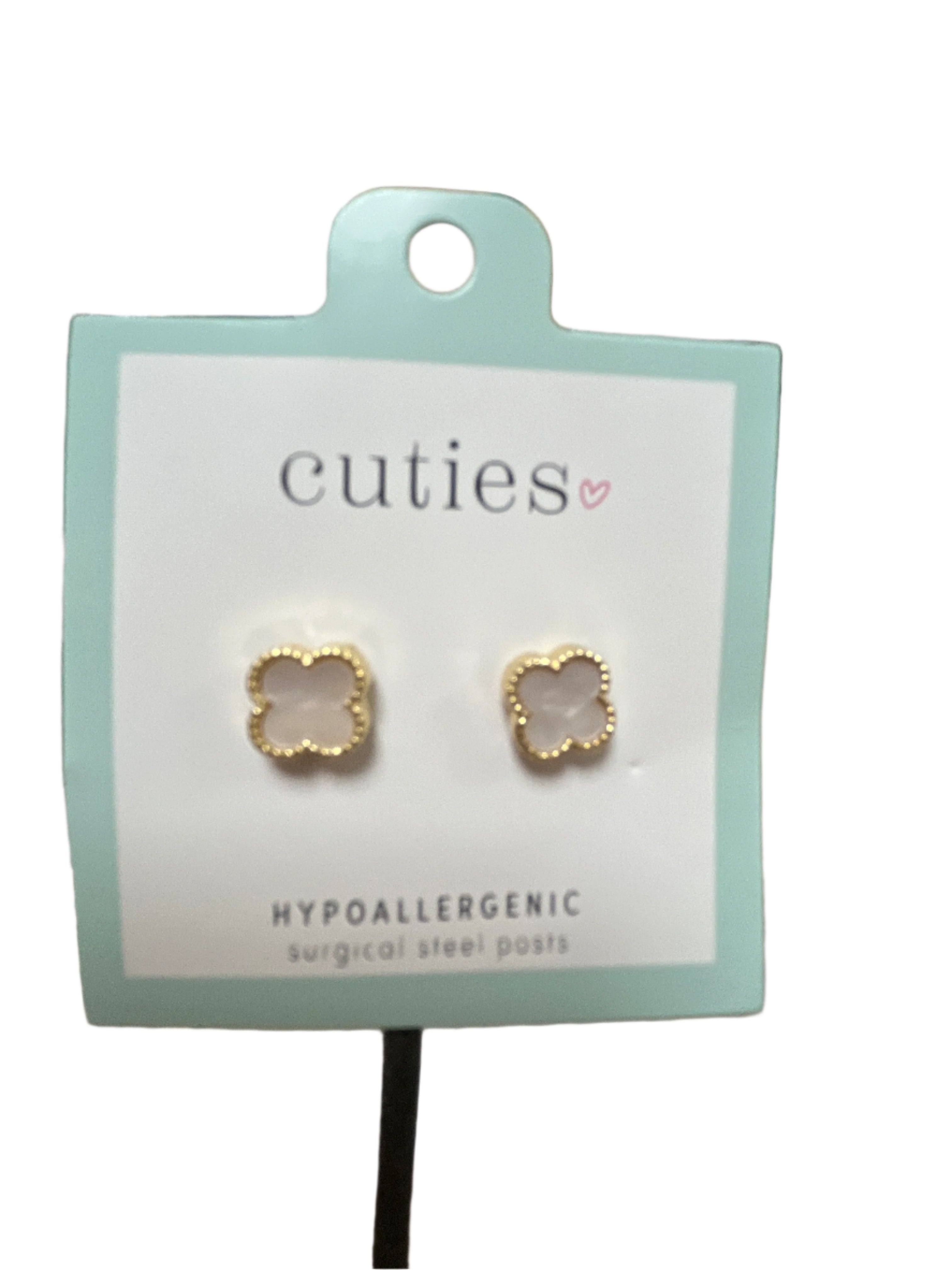 WHITE PEARLIZED CLOVER EARRINGS