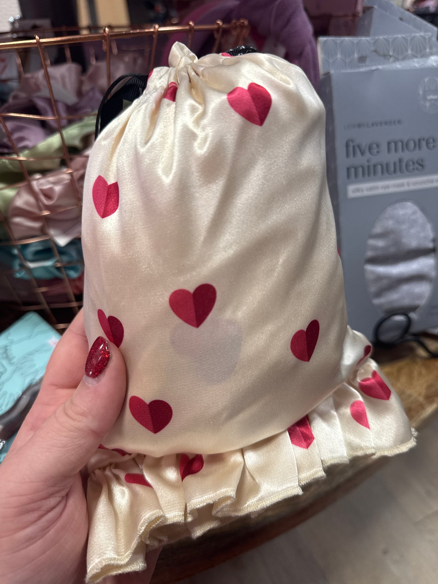 RUFFLED SATIN PILLOWCASE - HEARTS