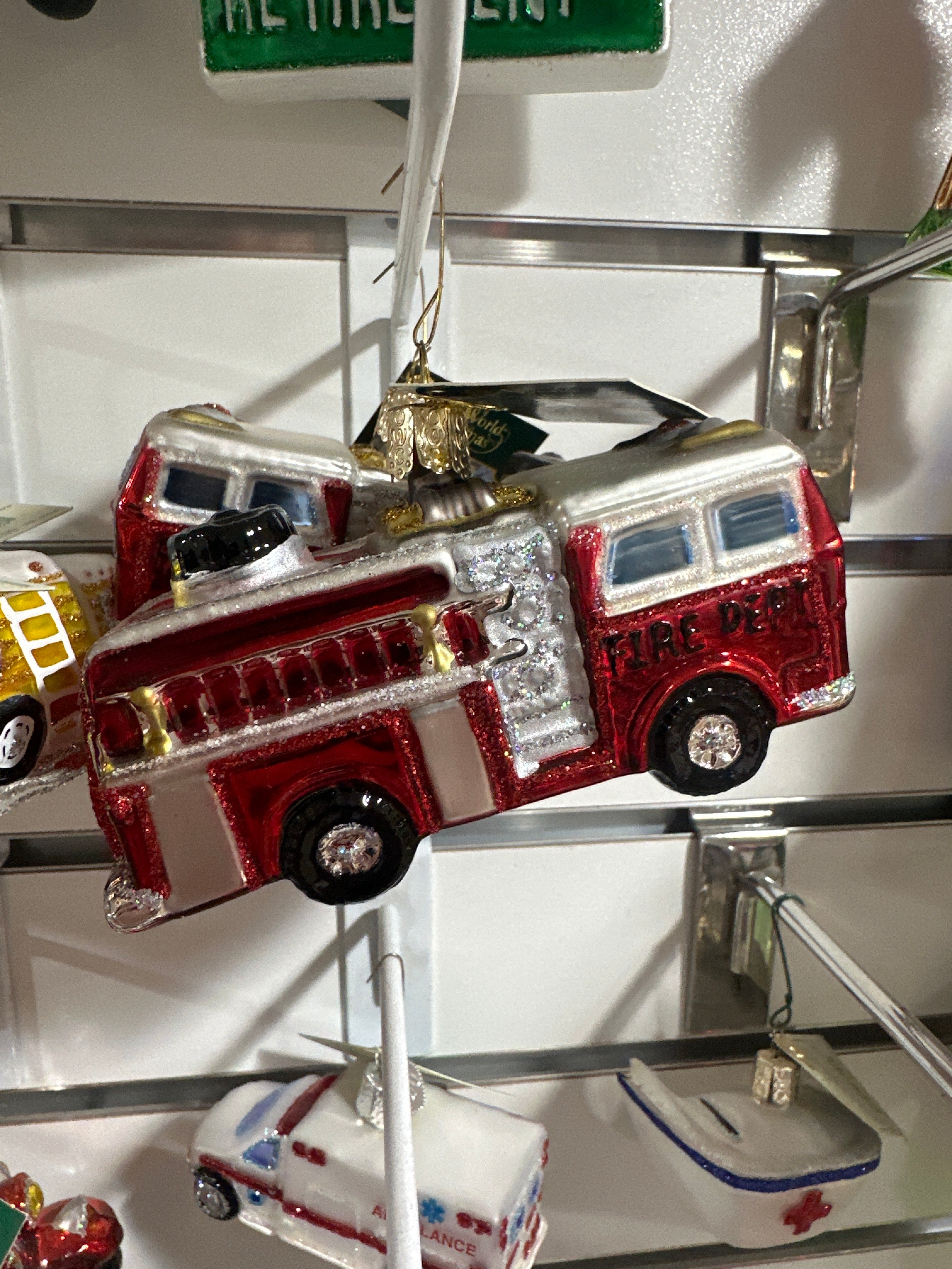 CHRISTMAS ORNAMENT - FIRE TRUCK
