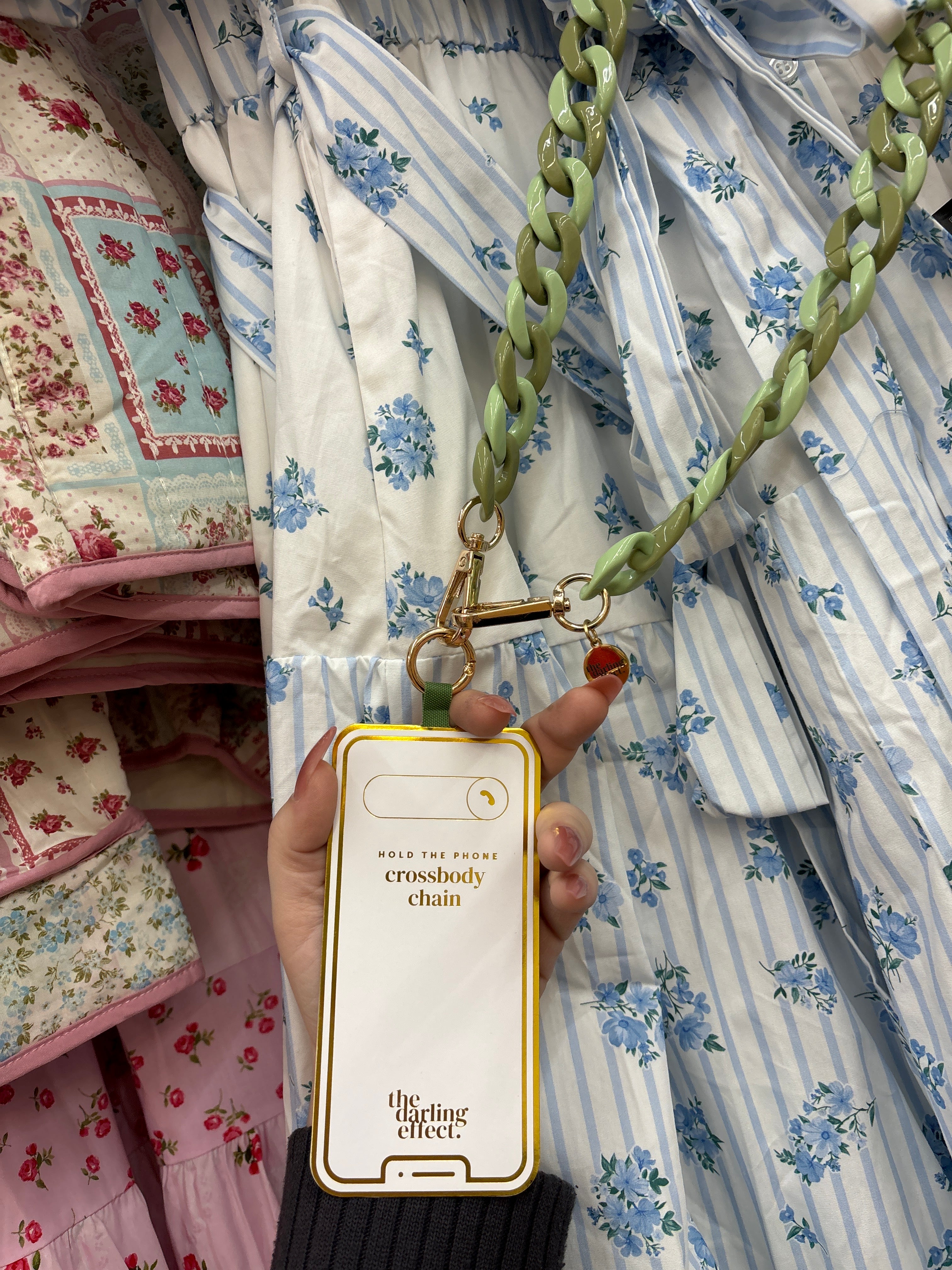 DARLING EFFECT HOLD THE PHONE CROSS BODY CHAIN - GREEN