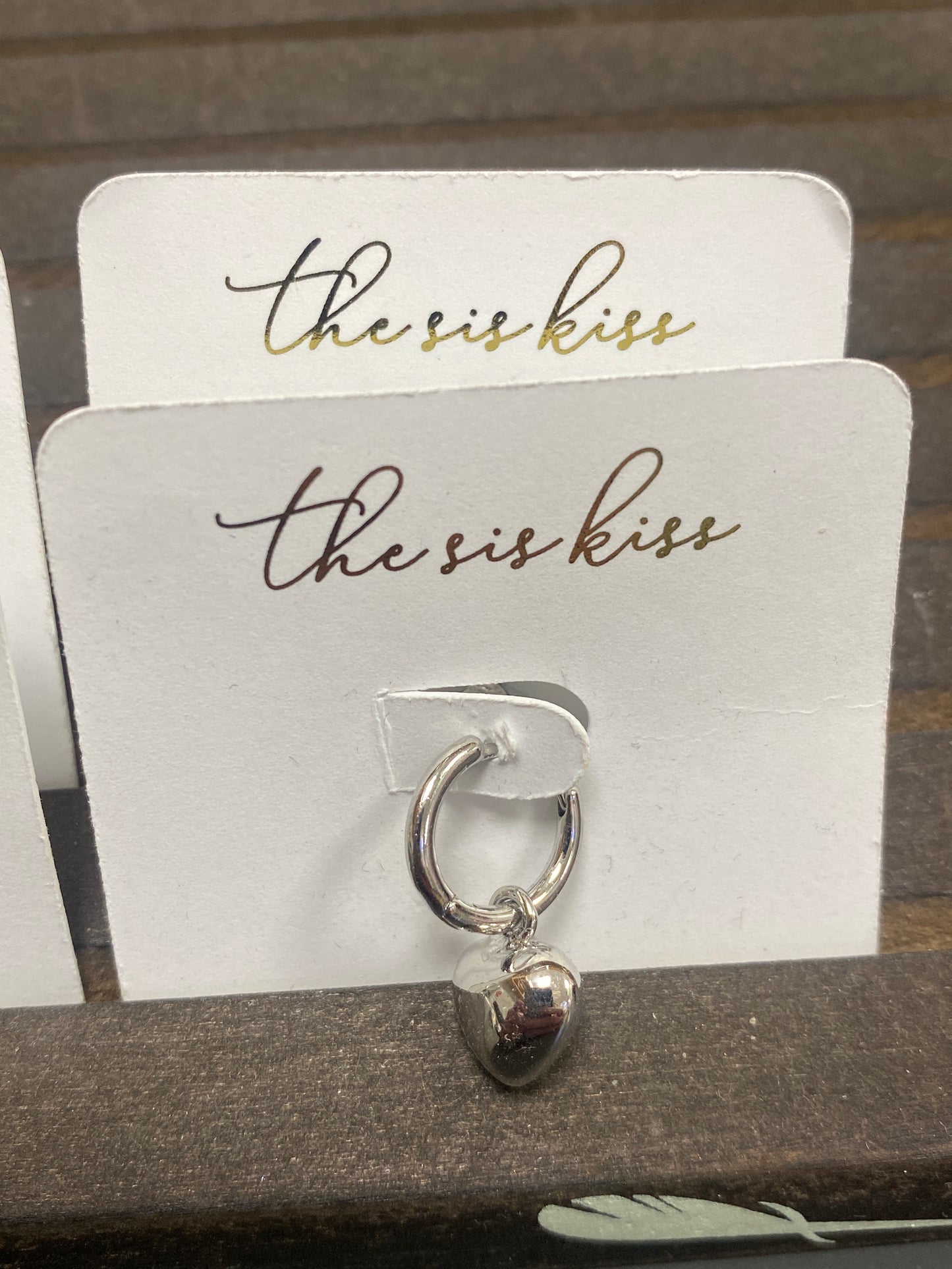 SILVER HUGGIE W/PUFFY HEART
