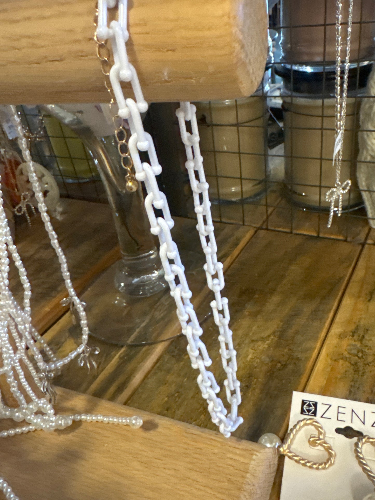 WHITE ACRYLIC CHAIN