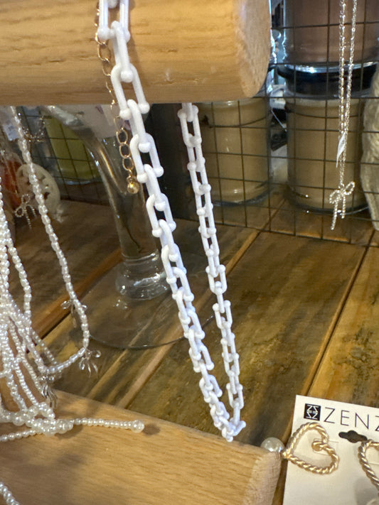 WHITE ACRYLIC CHAIN - Pharm Favorites by Economy Pharmacy