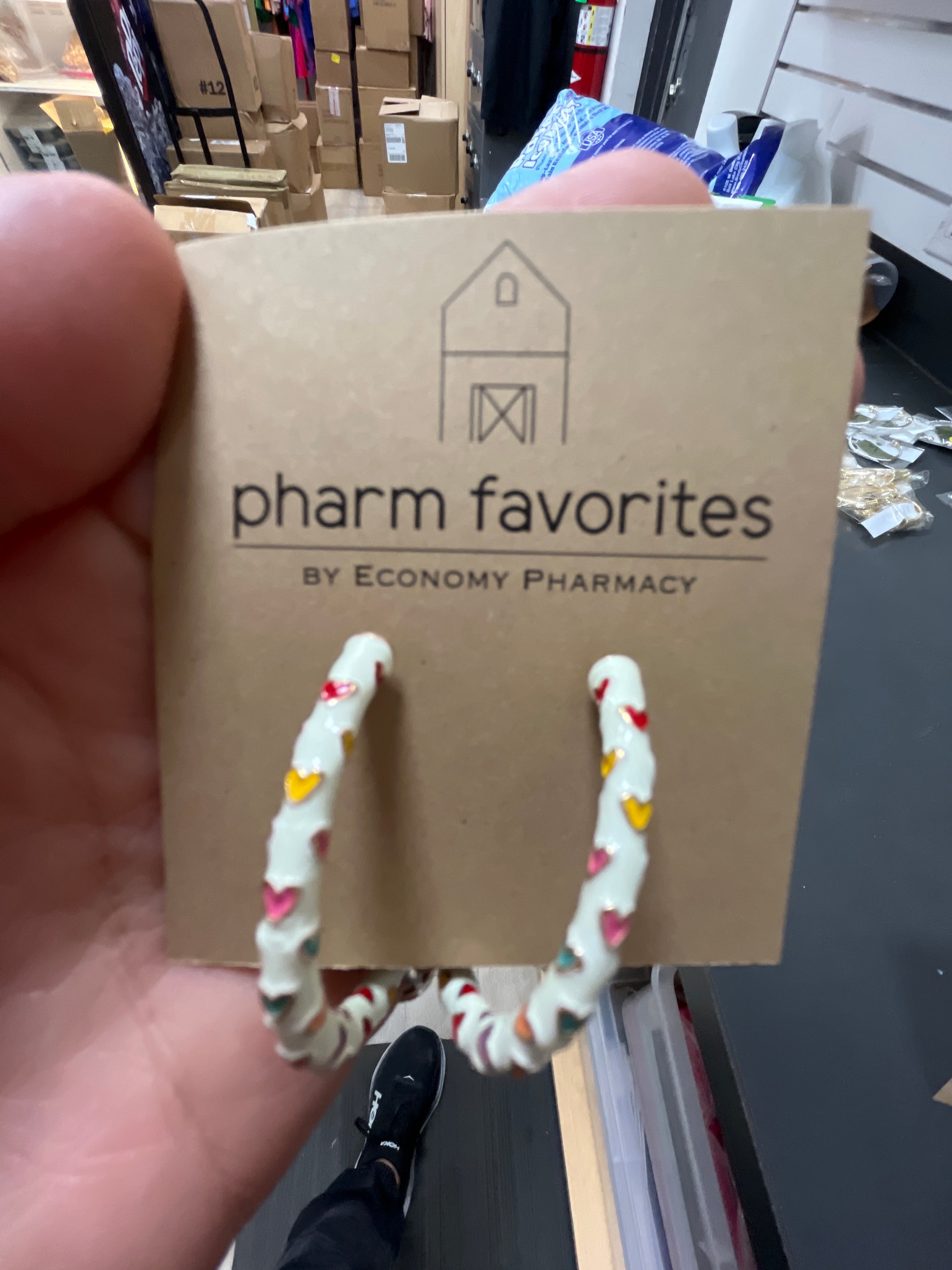 ENAMEL HOOPS EARRINGS W/HEARTS