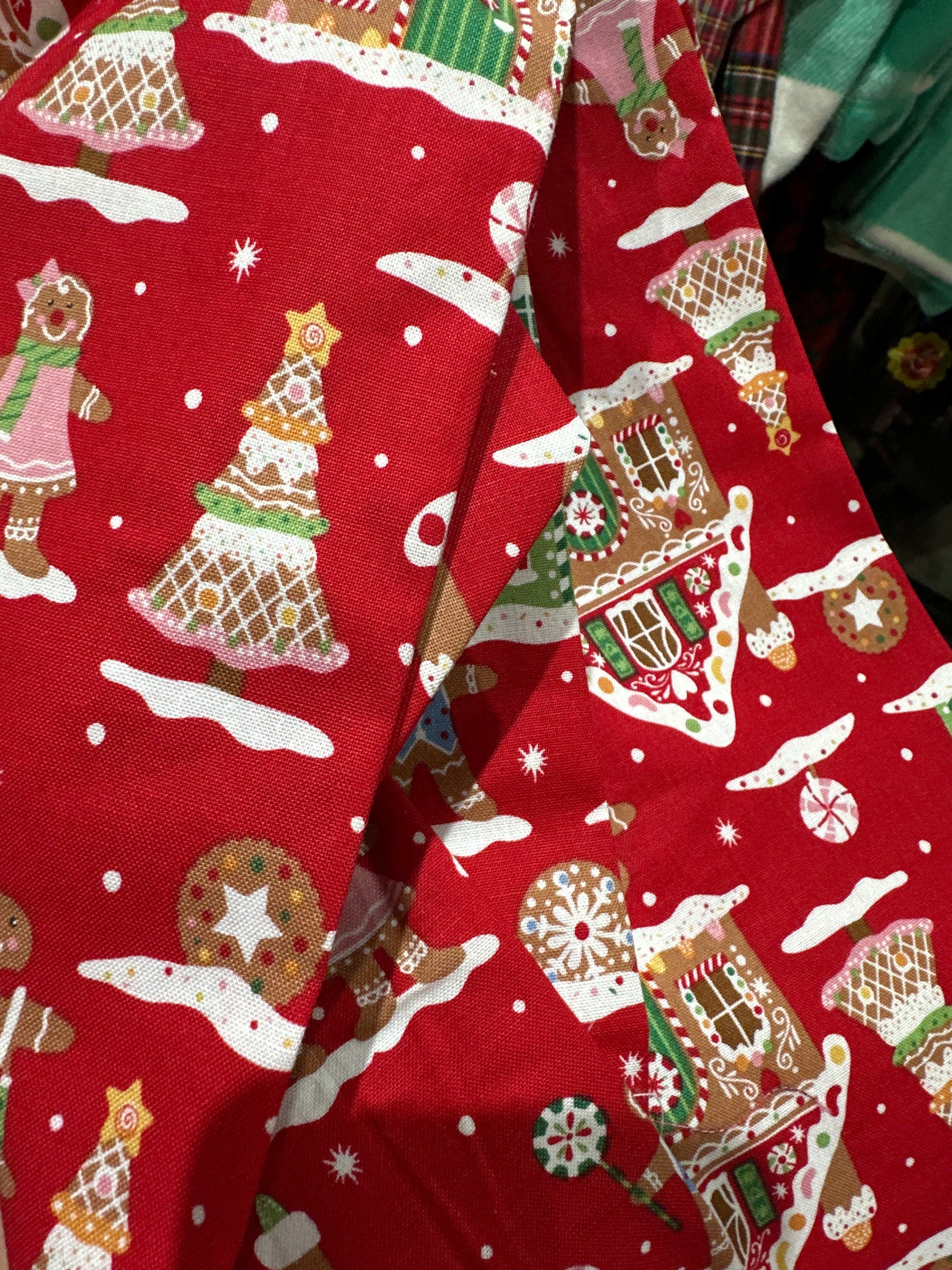 Red Gingerbread Wreath Scarf