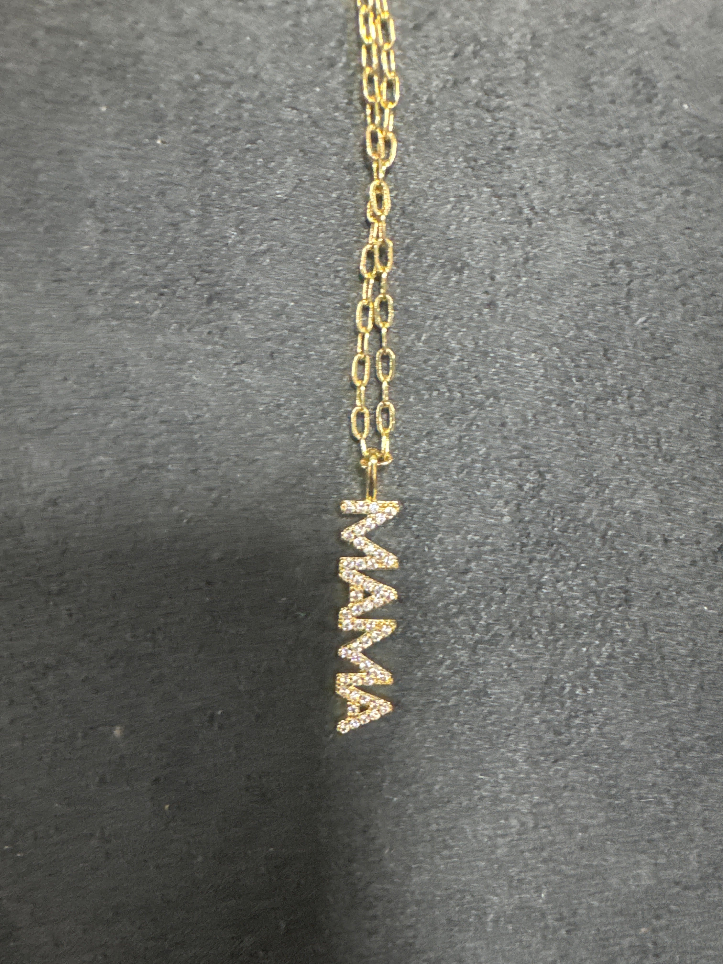 GOLD NECKLACE W/MAMA PENDANT