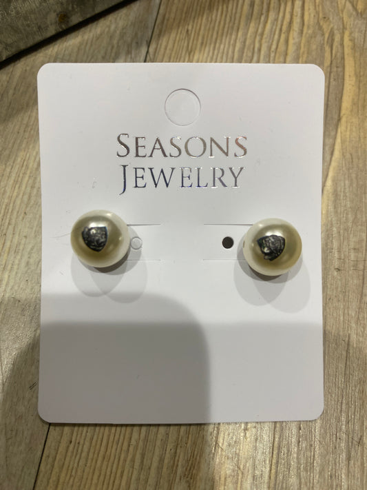 PEARL STUD EARRINGS - ROUGHERS