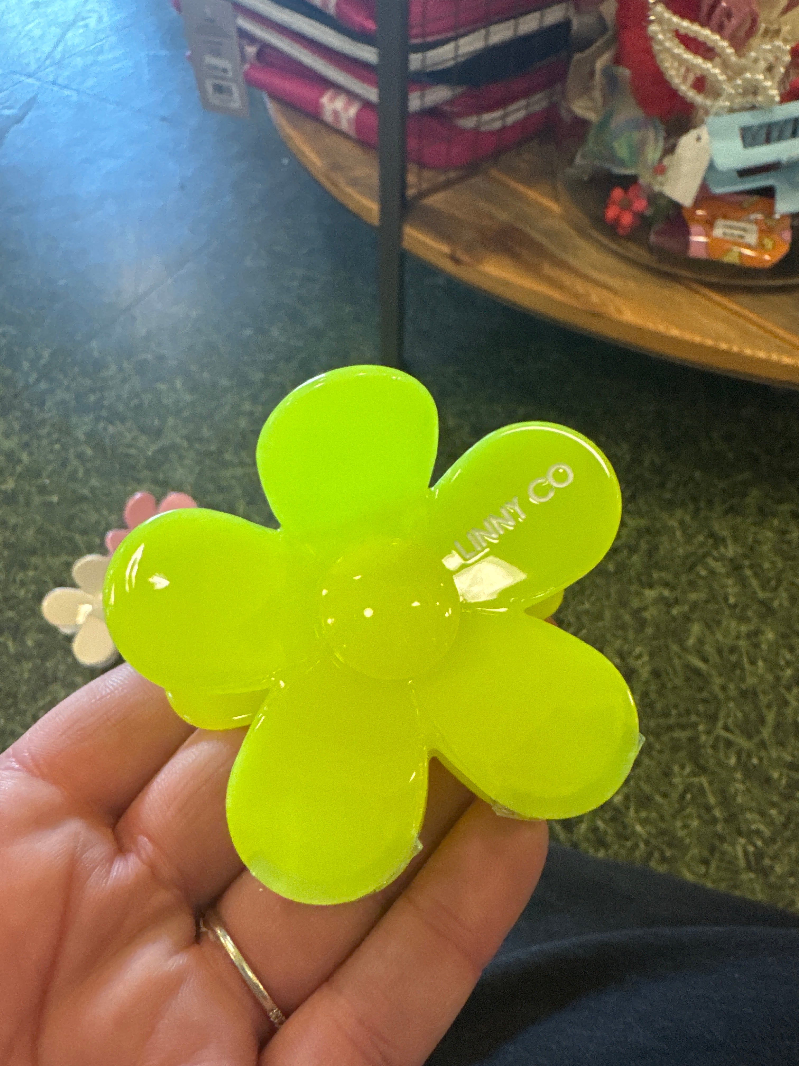 FLOWER HAIR CLIP - NEON GREEN