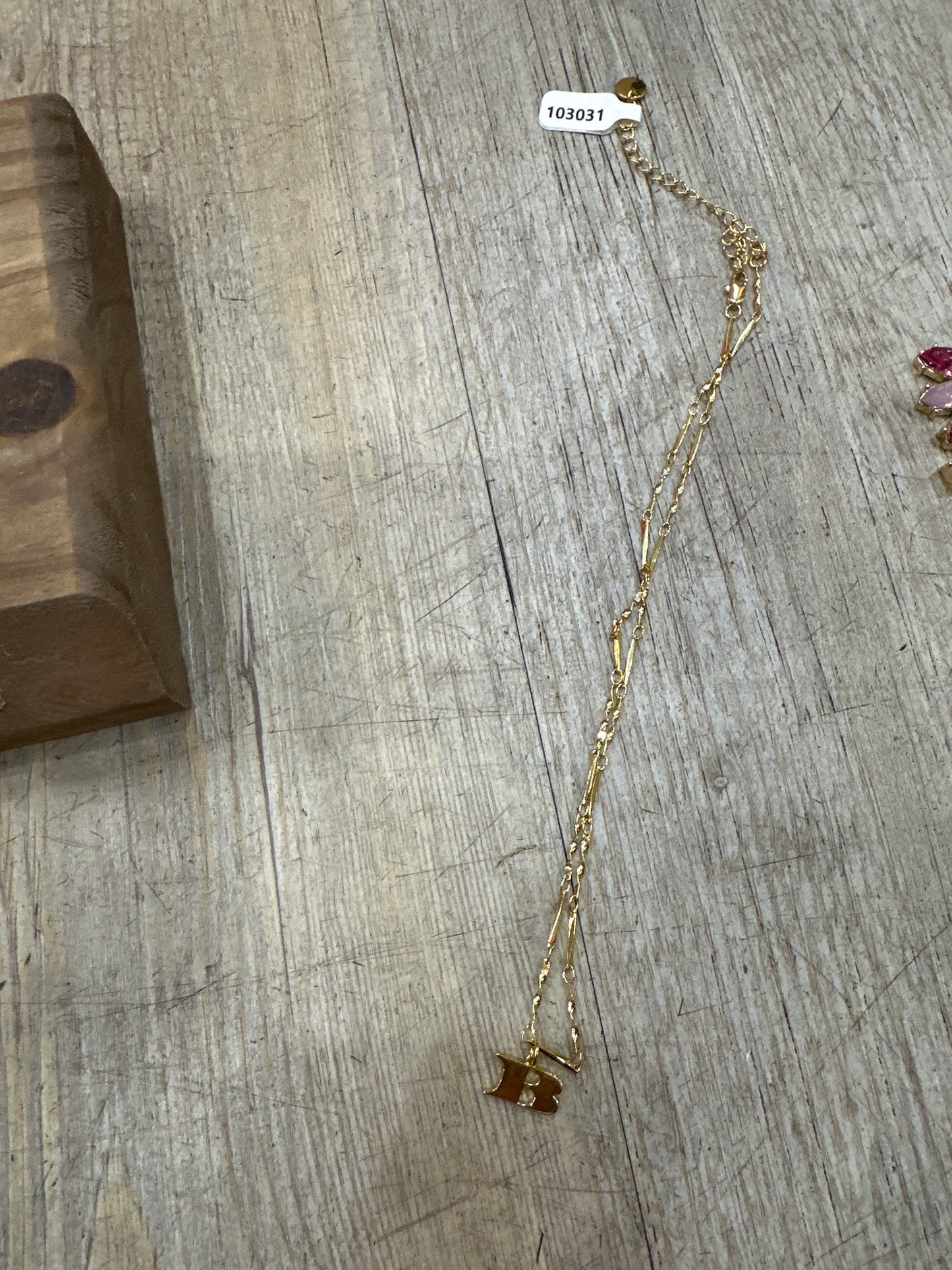 LETTER NECKLACE GOLD - B