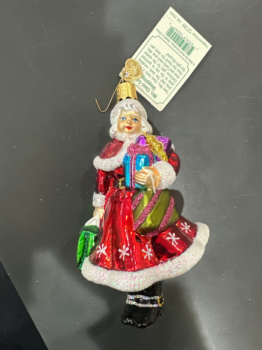 CHRISTMAS ORNAMENT - MRS.CLAUS GOES SHOPPING