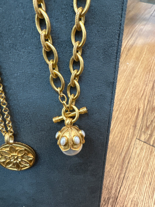 DELPHINE PEARL STATEMENT NECKLACE PEARL